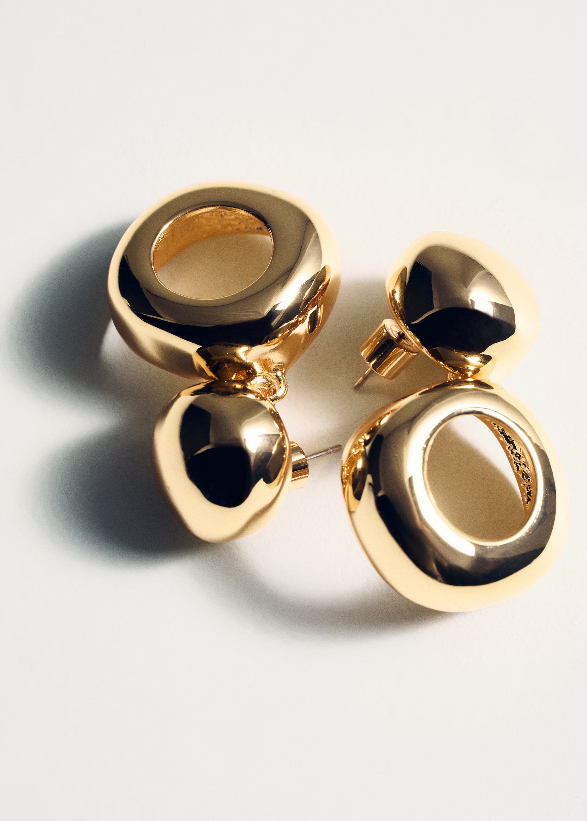 Circular design earrings - Woman | MANGO USA | MANGO (US)