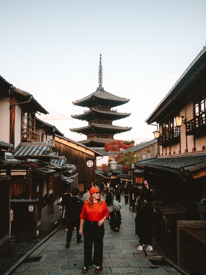 Snapshots from Kyoto 🇯🇵❤️🍁 Truly in awe how we accidentally timed fall foliage colors perfectly. 

I'm shocked by the sheer amount of ginko and maple trees here that are popping off with colors. Makes the city 100000% more beautiful 🍁 

🇯🇵 Shoutout to my @golaclassics sneakers that have been carrying this trip, my feet barely hurt despite walking 8+ miles a day in them. There's only a few sizes left and they're 30% off, comment "shoe" and I'll DM  them to you! 

#kyoto #japan #japanoutfit #travel