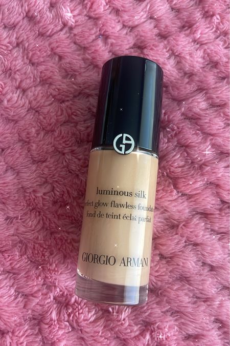 Insanely tempted to gatekeep this…. But it is the best foundation EVER! There’s a reason why celebrity makeup artists use it!!!! Flawless glow

#LTKsalealert #LTKBacktoSchool #LTKbeauty