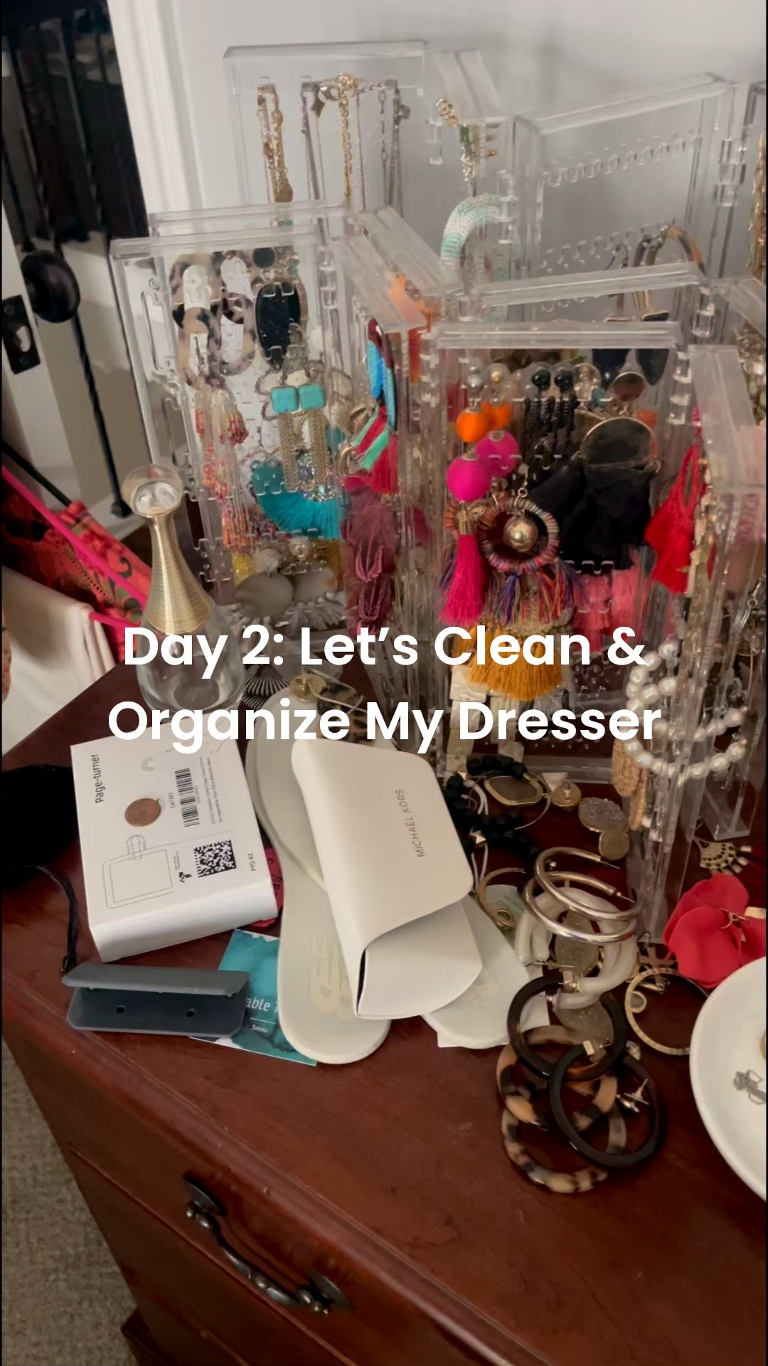 Day 2: Organizing My Way Out of a Life Slump 🫠

I have been in a 6-week life slump. I haven’t wanted to clean, I haven’t wanted to read, I’ve literally been rotting and it’s time to get out of it. On Day 1, I organized my fall/winter TBR onto my bookshelf. Day 2: we’re tackling my dresser

#dailyvlog #organization organization, cleaning #cleaning #reset 

#LTKPetite #LTKFindsUnder50 #LTKHome