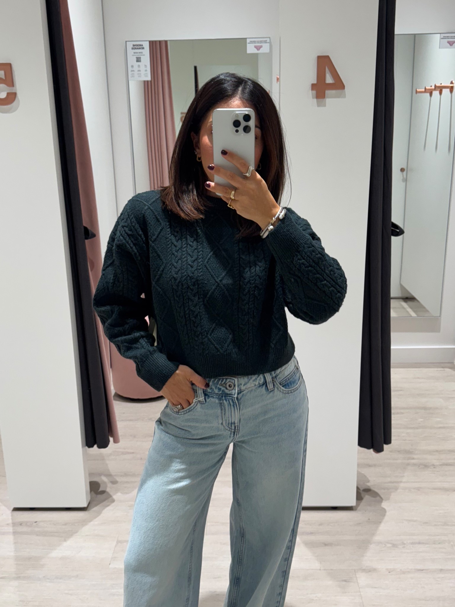 USE CODE: VANESSA15
Sweater - size S
JEANS - size 1