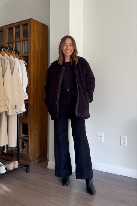 Casual fall outfit from jcrew -on sale for 30% off right now 


Winter outfit / black corduroy pants / reversible puffer / leather boots  

#LTKworkwear #LTKSeasonal #LTKsalealert