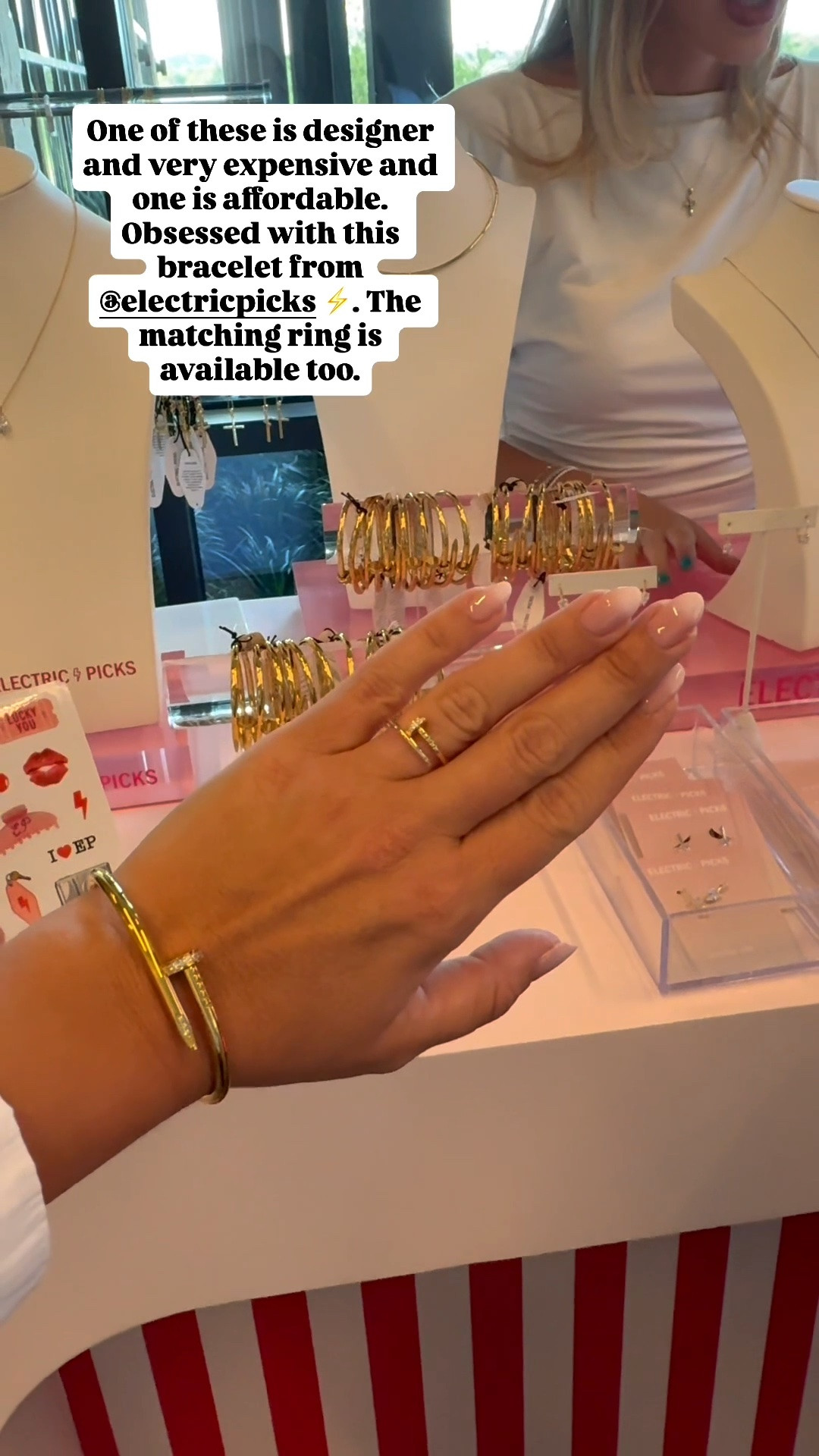 Gold nail bracelet and ring

#LTKCon