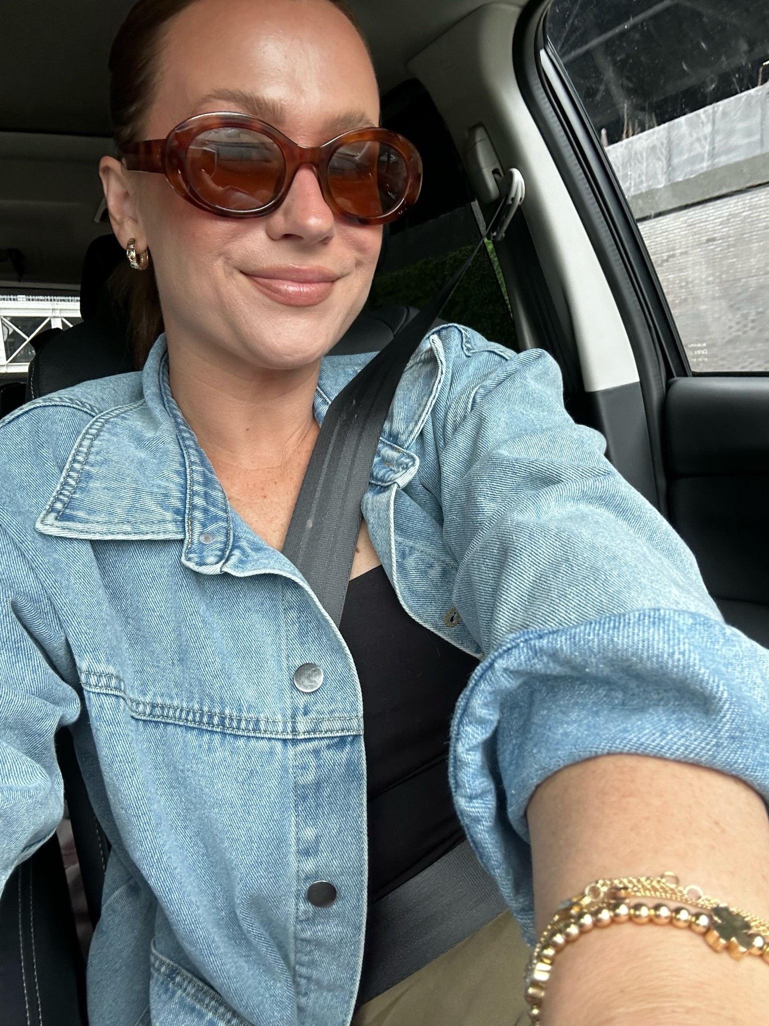 The best old navy pants! Top is Target and jean shirt Amazon #momoutfit

#LTKmomlife #LTKootd #LTKSaleAlert