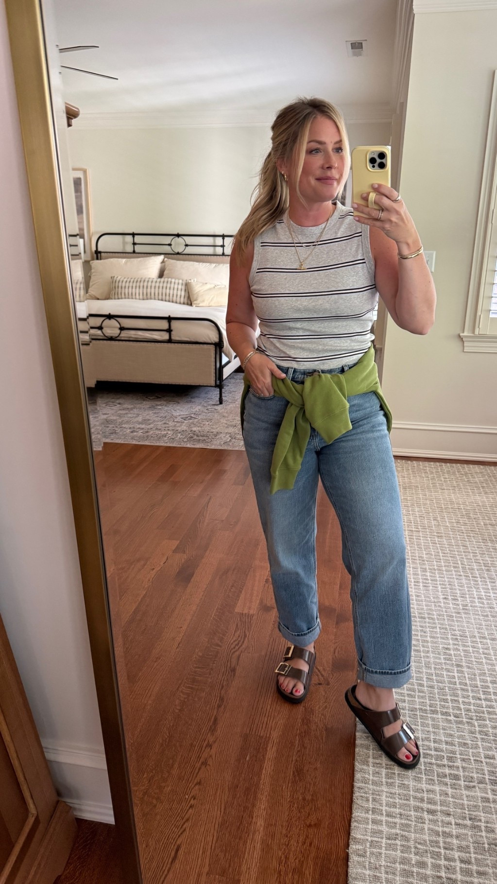 Casual look with the perfect green sweatshirt added for color
