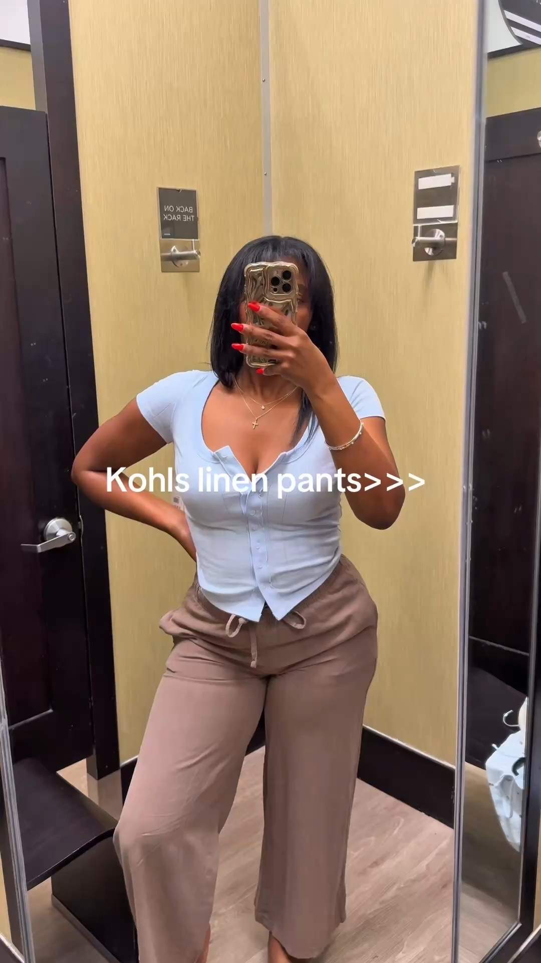 Kohl’s linen pants 👀

Lightweight, breathable, and perfect for warm weather.

I tried them in mauve and pale blue.

Easy everyday pants that still look put together.

For reference:
5’5 | 163 lbs
medium 