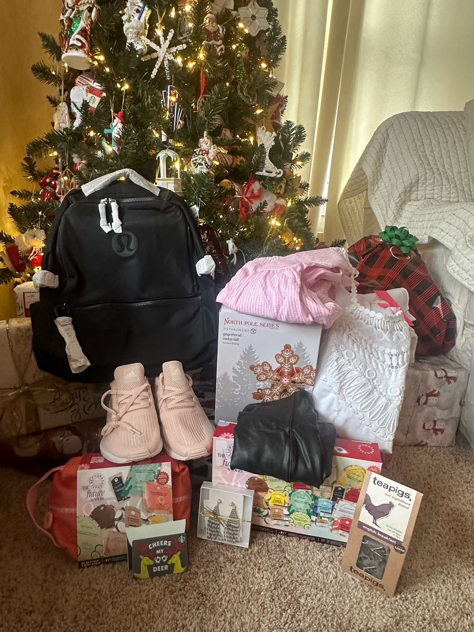 My Christmas loot. Santa was very kind this yead🥰💗

#LTKSeasonal #LTKGiftGuide #LTKstyletip