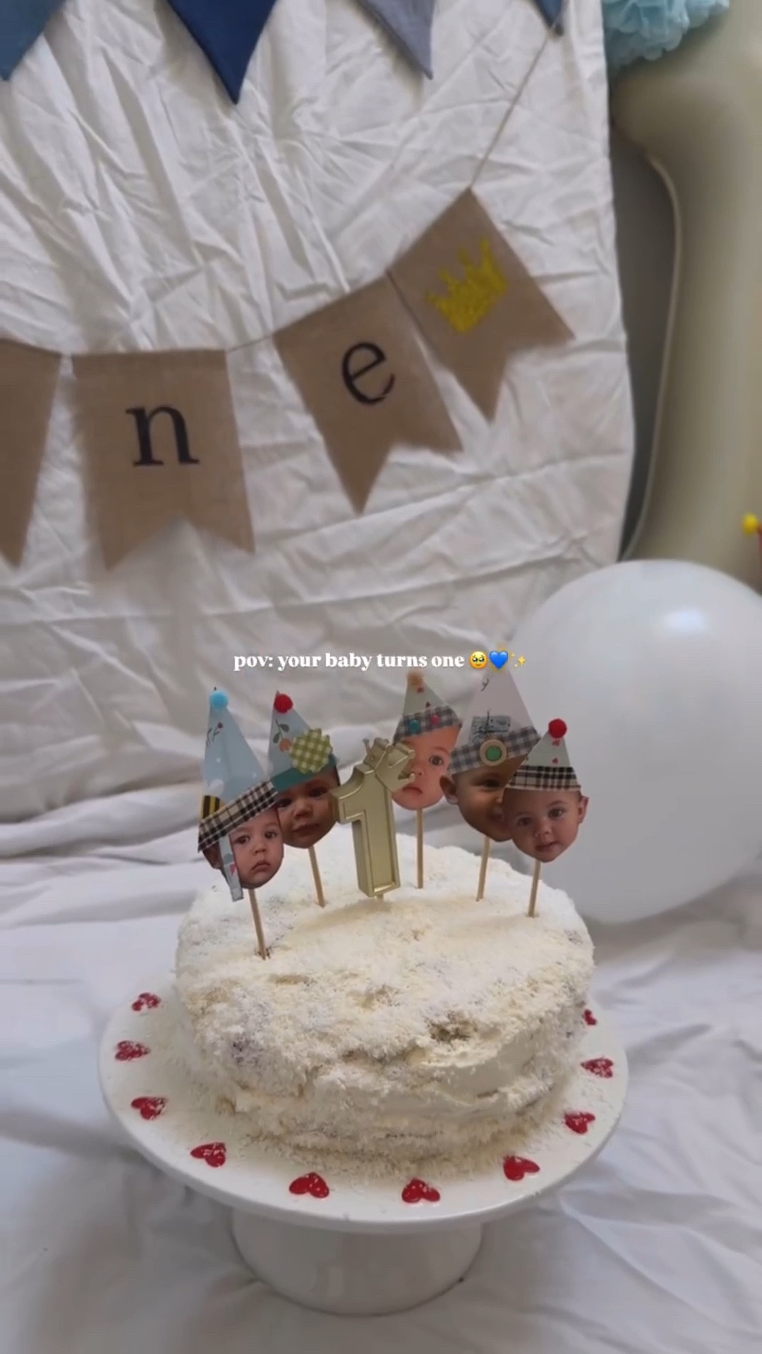 when they say time flies, believe them 🥹💙✨ 

#1stbirthday #cakesmashsession #firstbirthdaycake #firstbirthdaydecor