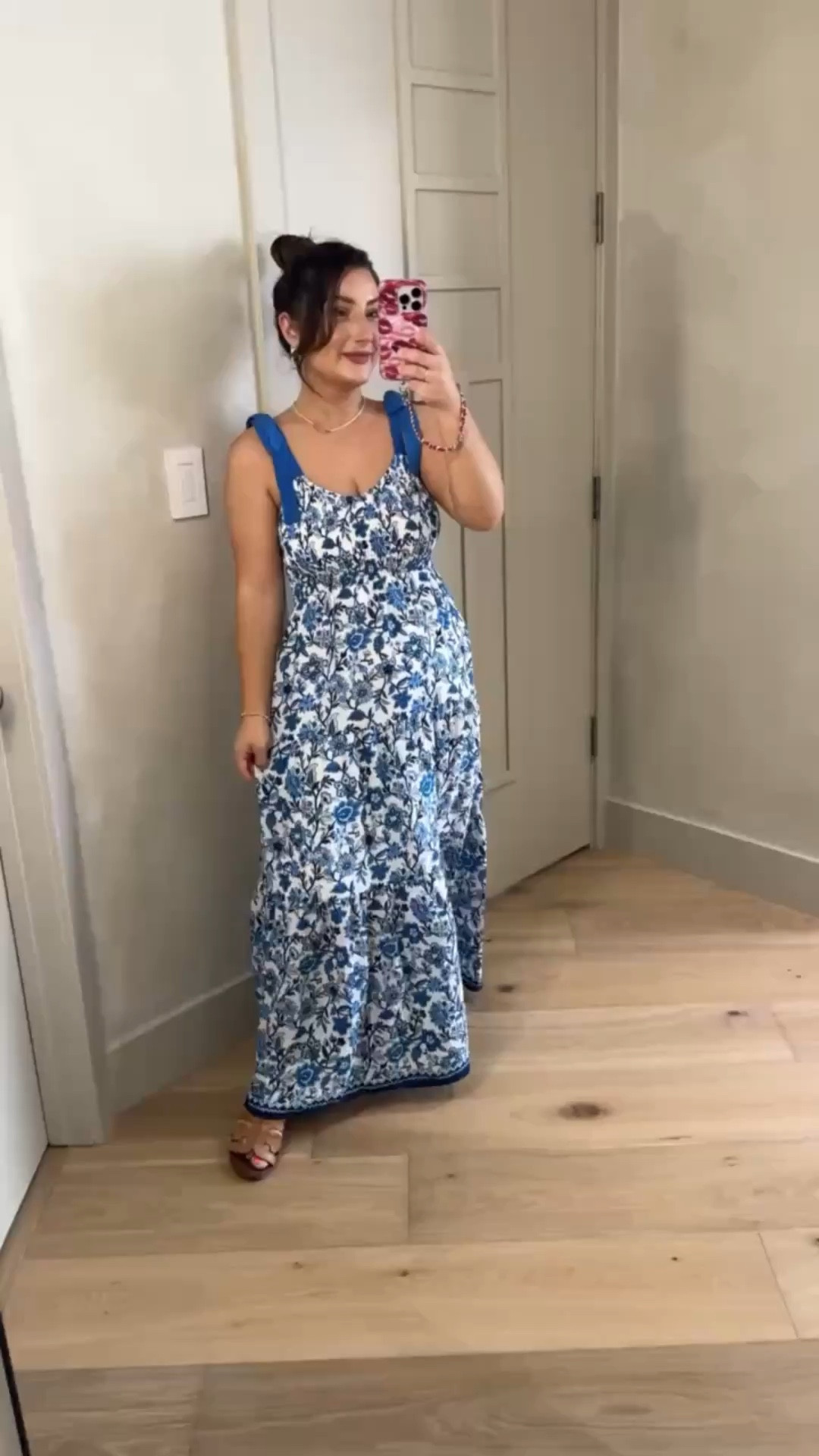 Chic floral maxi dress perfect for a vacation or spring/summer events! 

Dress size small 
5'0" 140lbs
 Full length if you're petite! 

 

#LTKootd #LTKPetite #LTKTravel