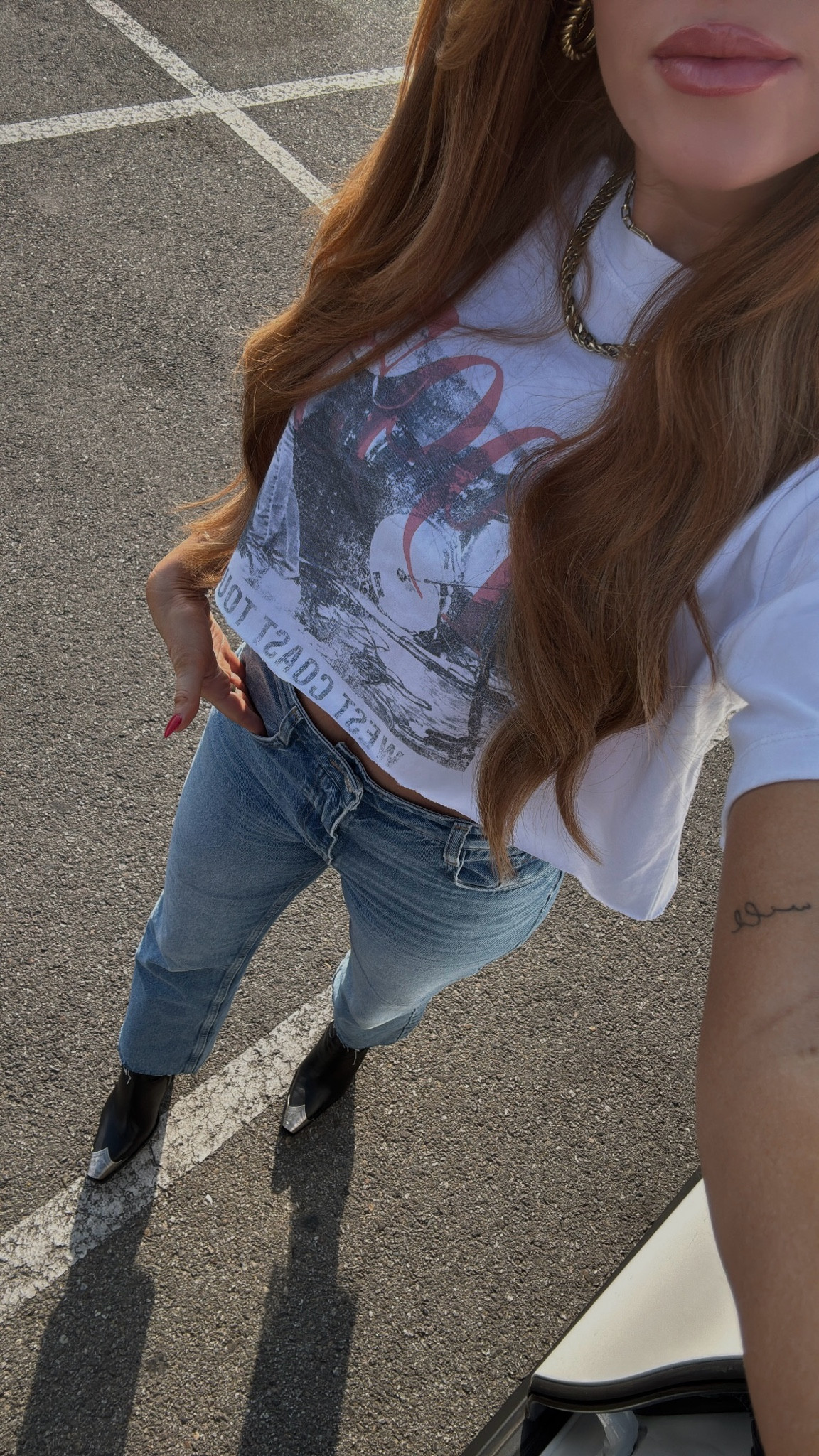 Cropped this cutie graphic tee from
#target to complete my vibe today 🖤 #hairstylist #ootd #hairstylistoufit 