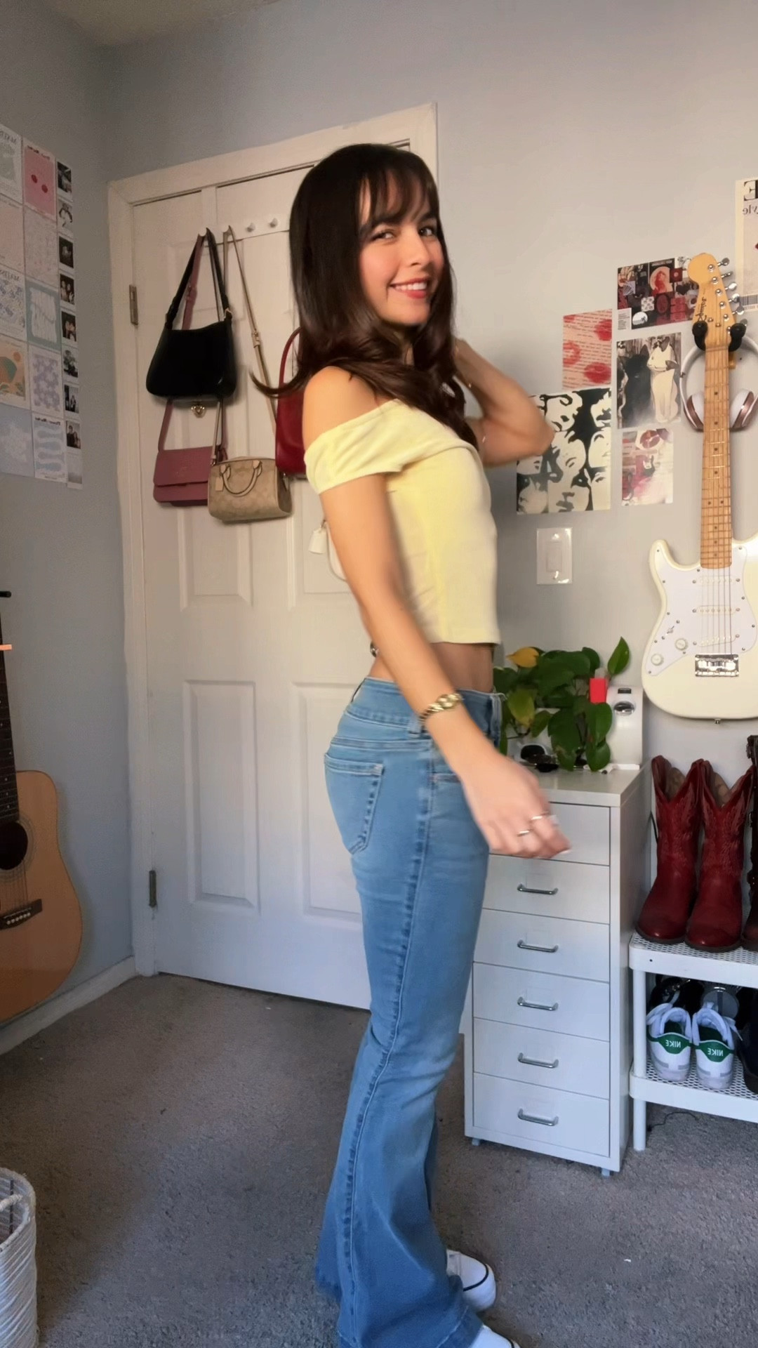 Top: edikted 
Bottoms: Hollister 
Shoes: converse 

#LTKCyberWeek #LTKStyleTip #LTKGiftGuide