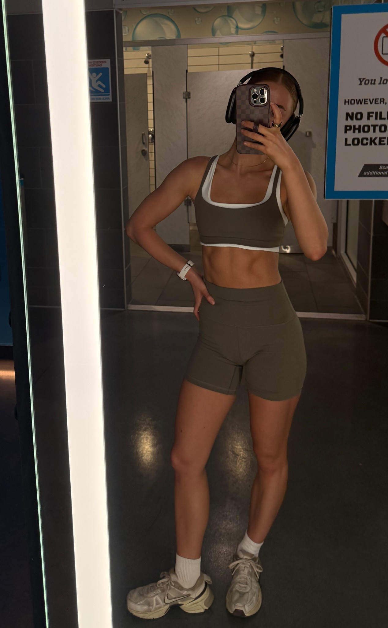 I’m wearing a size 4 in top & bottom 