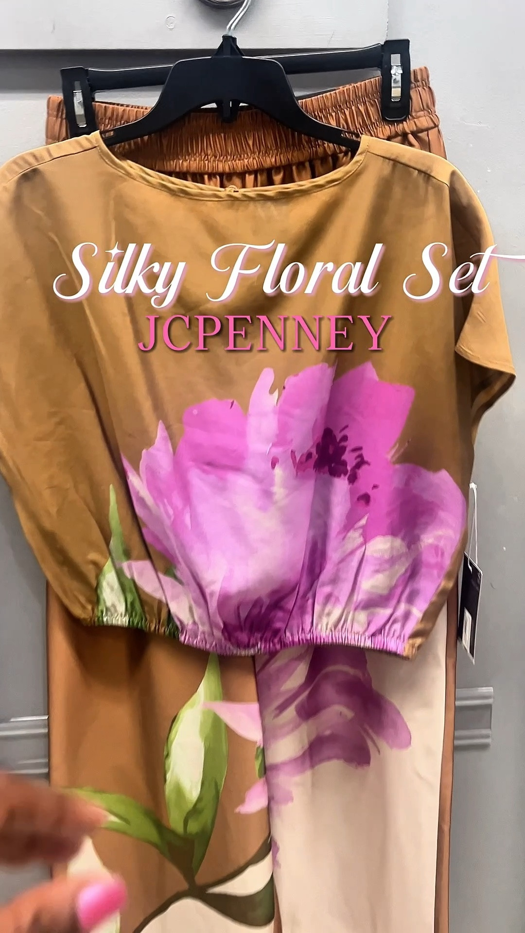 Worthington short sleeve floral print top and matching wide leg pants. 

#LTKootd #LTKOver40 #LTKgrwm