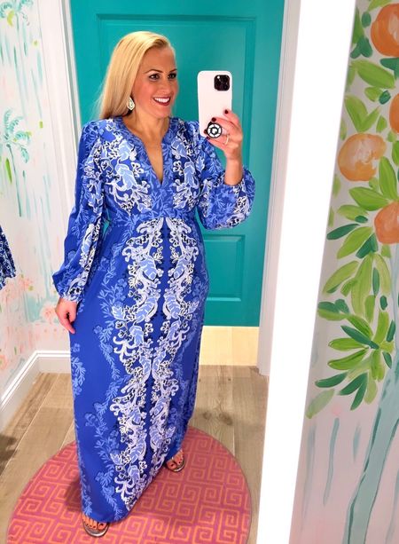 The Lilly sunshine sale starts tomorrow 1/3/24 at 8am. So many dresses will be on sale! Can’t wait to see all of the Lilly Pulitzer dresses this year.

Wearing a size 8. Fits true to size. Zips up the back.


#LTKtravel #LTKsalealert #LTKswim