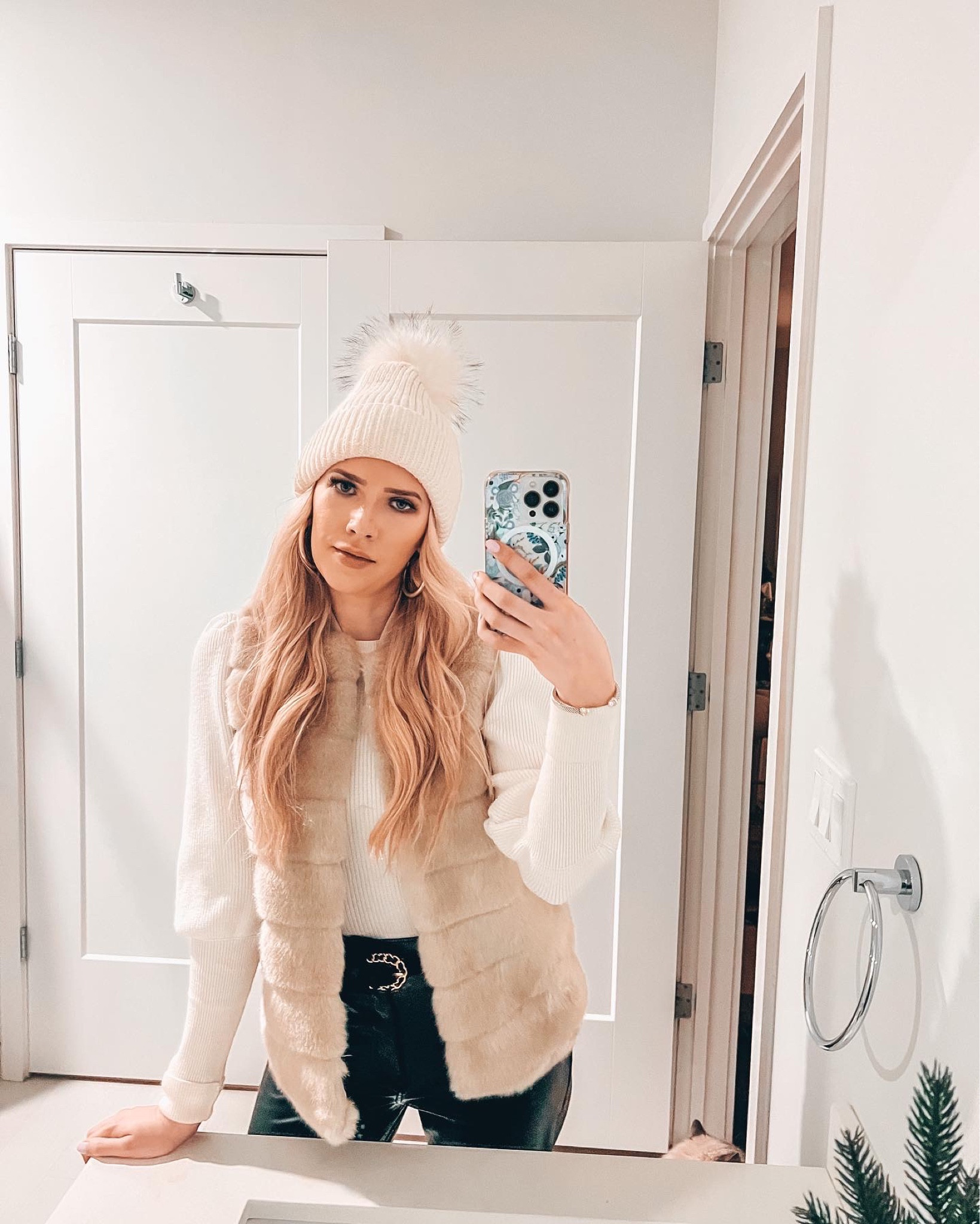 Estée Lauder Double Wear Stay-in-Place foundation is my absolute favorite! I am wearing it in these photos! I have not found a foundation that provides this good of coverage, does not transfer, and long-lasting. My shade is 2N2 (Buff) for reference, but I highly recommend going into Macy’s to get a shade match. 

This foundation is currently on sale at Macy’s! Use code FRIEND for an extra 15% off! Plus, this purchase will be eligible for a 7-piece gift set! Happy Shopping! 

#esteelauder #esteelauderdoublewear #makeup #foundation #bestfoundation #thebestfoundation #macys #macysbeauty #macyssale

#LTKHoliday #LTKbeauty #LTKSeasonal