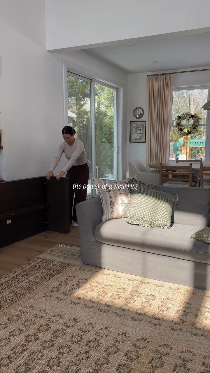 New spring collections may be my favorite of all the seasons. It means winter is soon behind us and we can bring some uplifting cheer into the home. I swapped out this rug for the new spring @joonloloi Rankel rug. It’s soft, colorful, and warm. Absolutely love what it does to this space!

Mention SPRING below and I’ll send you the 🔗 

#joonloloi #joonloloispring #spring2026collection #newrug #thepowerofrugs