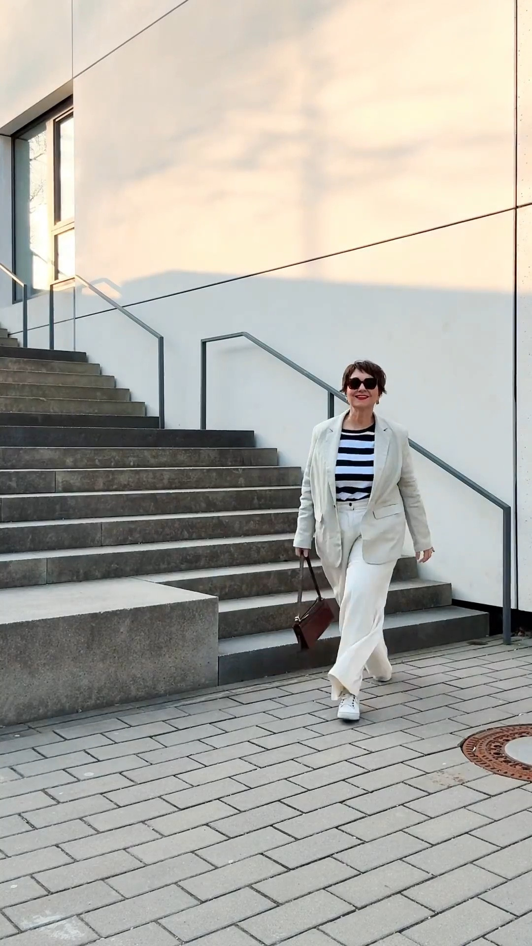 Gegen das Meerweh: Streifenshirt, weiße Jeans und Leinenblazer 🩵🤍

#LTKü50 #LTKspring #LTKdeutschland