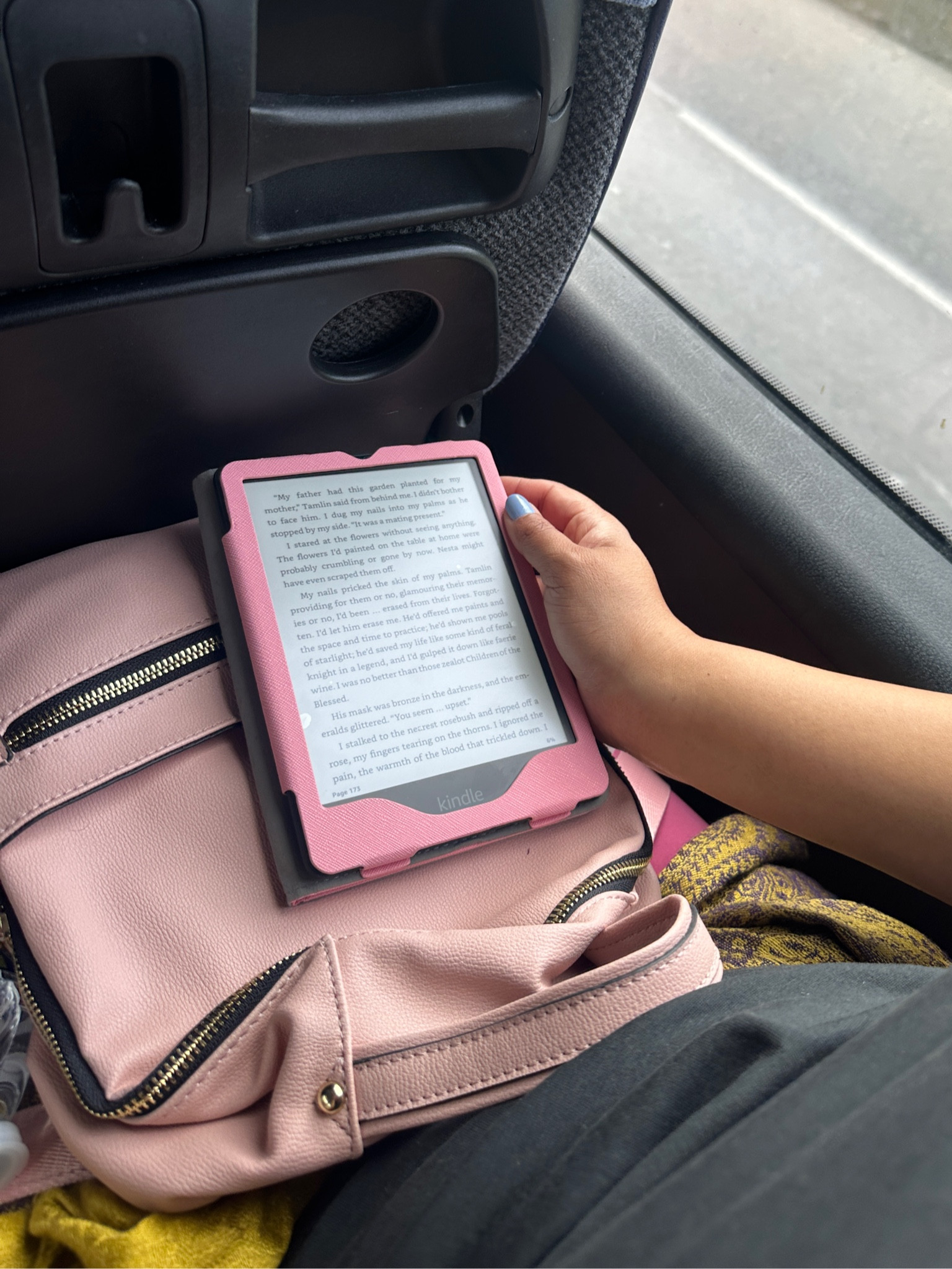 While en route to Switzerland 💗 My kindle (and the gorgeous views) makes the time go by faster. Currently reading ACOTAR! 

#LTKTravel #LTKGiftGuide