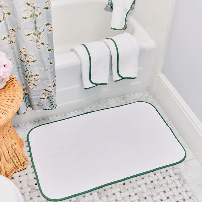 Home
      
    
        Bath
        
      
      Signature Bath Mat | Weezie Towels