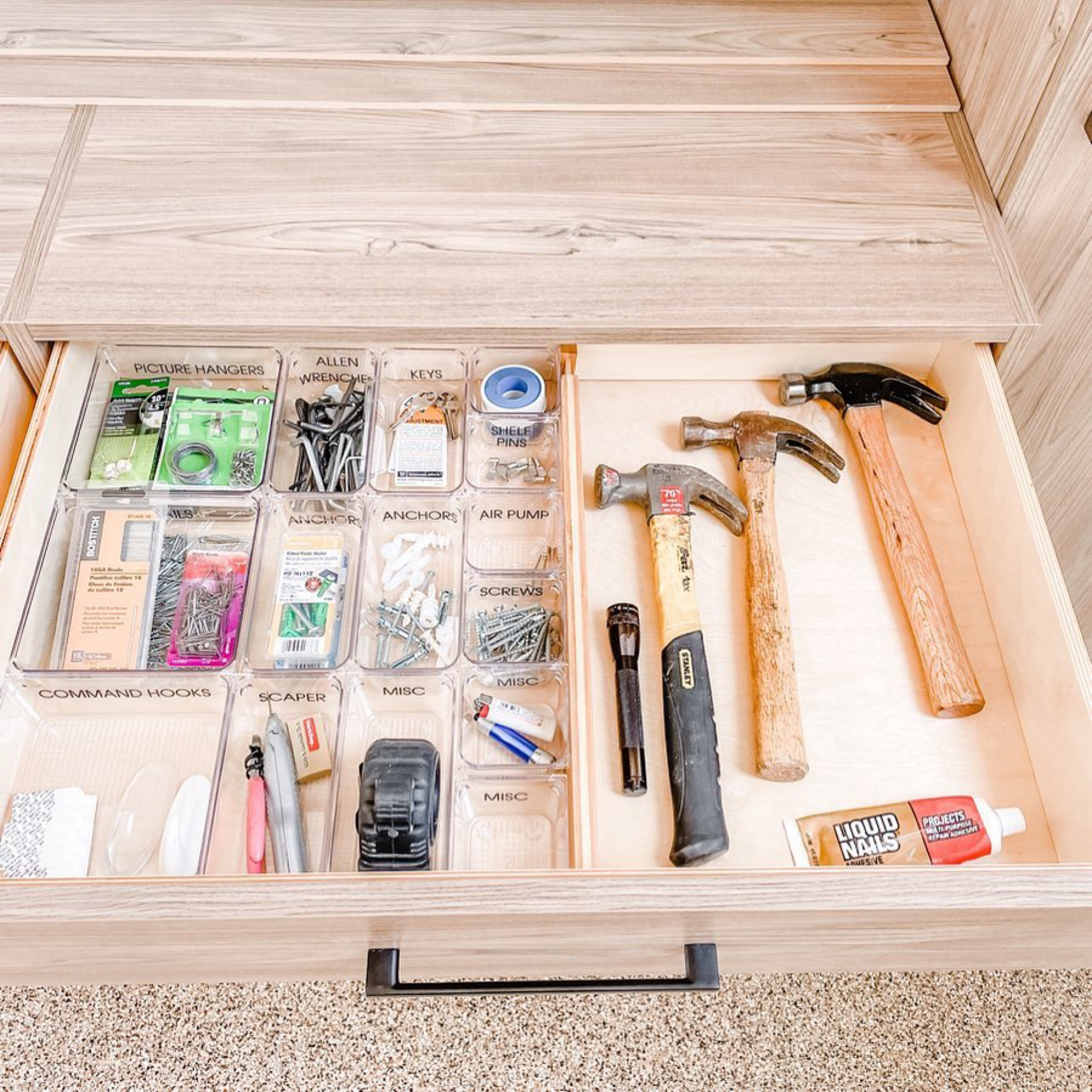A tool drawer where you can actually see everything you have? Sign us up! 🙋🏻‍♀️
⠀⠀⠀⠀⠀⠀⠀⠀⠀
From the gorgeous design by @calclosets_erin, to the perfect product from @thecontainerstore (clear containers + bamboo dividers), topped off with our favorite labels. Almost makes you want to start a project. 

If you had infinite amounts of time off, what project would you start first? For us, it’s changing out the “scaper” label above. 🤣