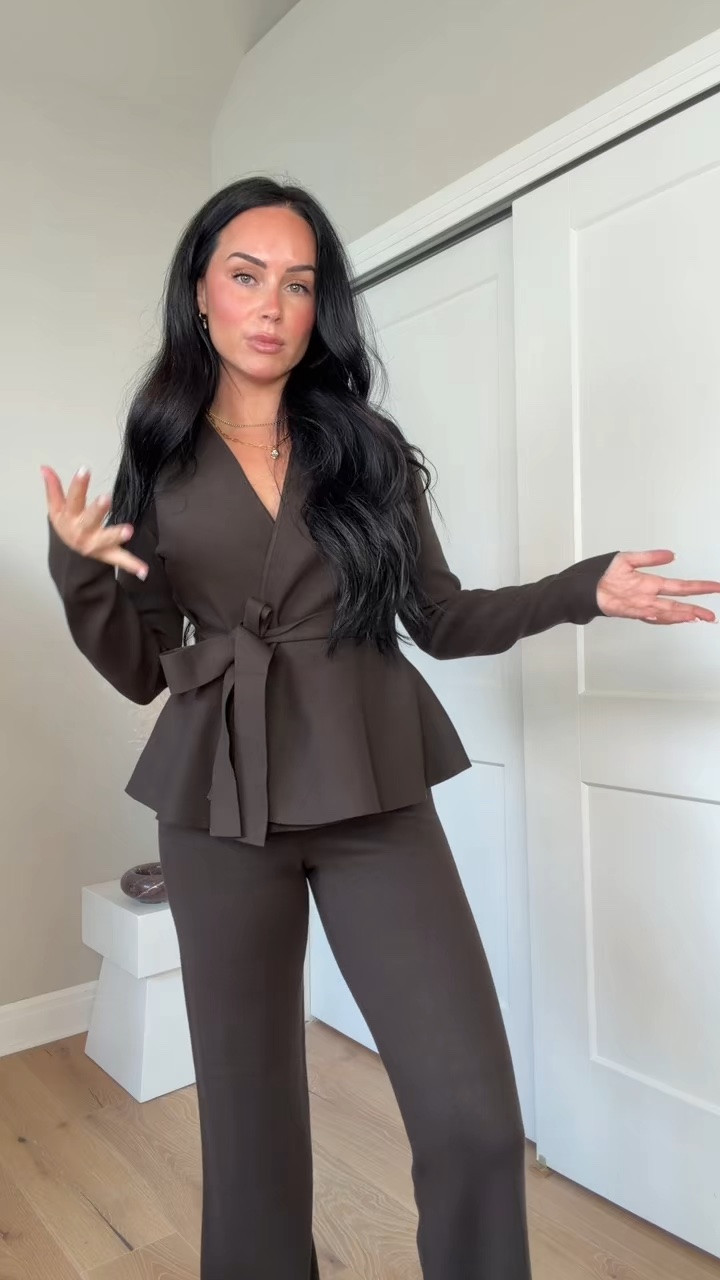 These Aritzia pieces are TOO good!! 😍 Definitely my go to when I want to feel comfy but still look elevated and put together. These are such great staples to have in your closet because you can mix + match them and easily dress them up or down. 🤎

I’ll have everything linked over on my LTK!
My sizing: 5’7”, 145 lbs, 32DD
Wearing a size small top + size small tall pants






@Aritzia  #aritziaoutfit #falloutfit #casualoutfit #elevatedbasics Aritzia outfit, Aritzia fall outfit, Aritzia pants, elevated casual outfit, comfy chic outfit, Aritzia basics, fall wardrobe staples, everyday fall outfit, neutral fall outfit, casual chic style, elevated basics, Aritzia try on, fall outfit inspiration, comfortable fall outfit, Aritzia must haves