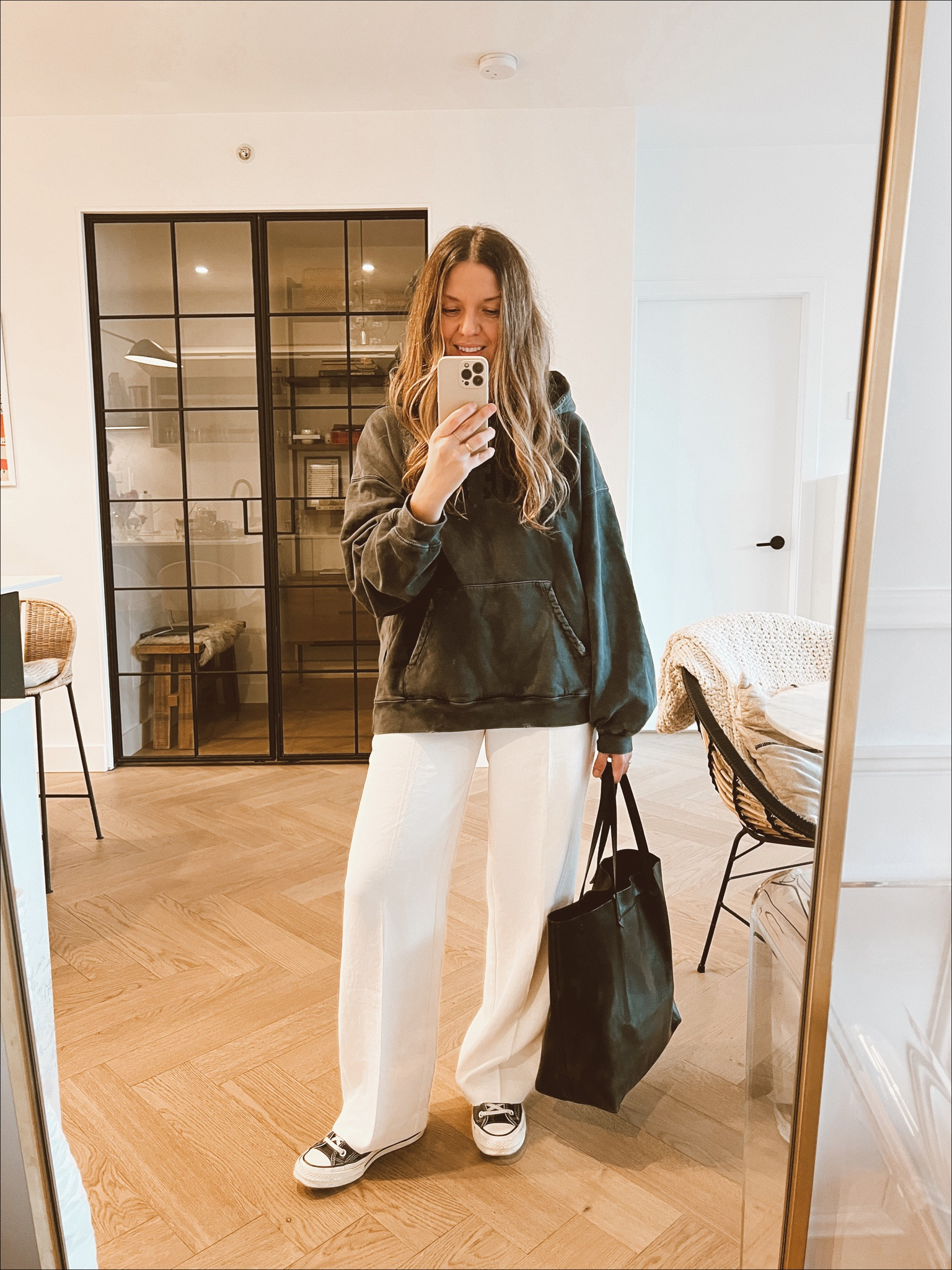 The easiest hack when you’re having a busy week: remix some of your favorite outfits. 

Sweatshirt: Anine Bing
Pants: Aritzia 
Bag: Madewell
Kicks: Converse chuck

#LTKSeasonal