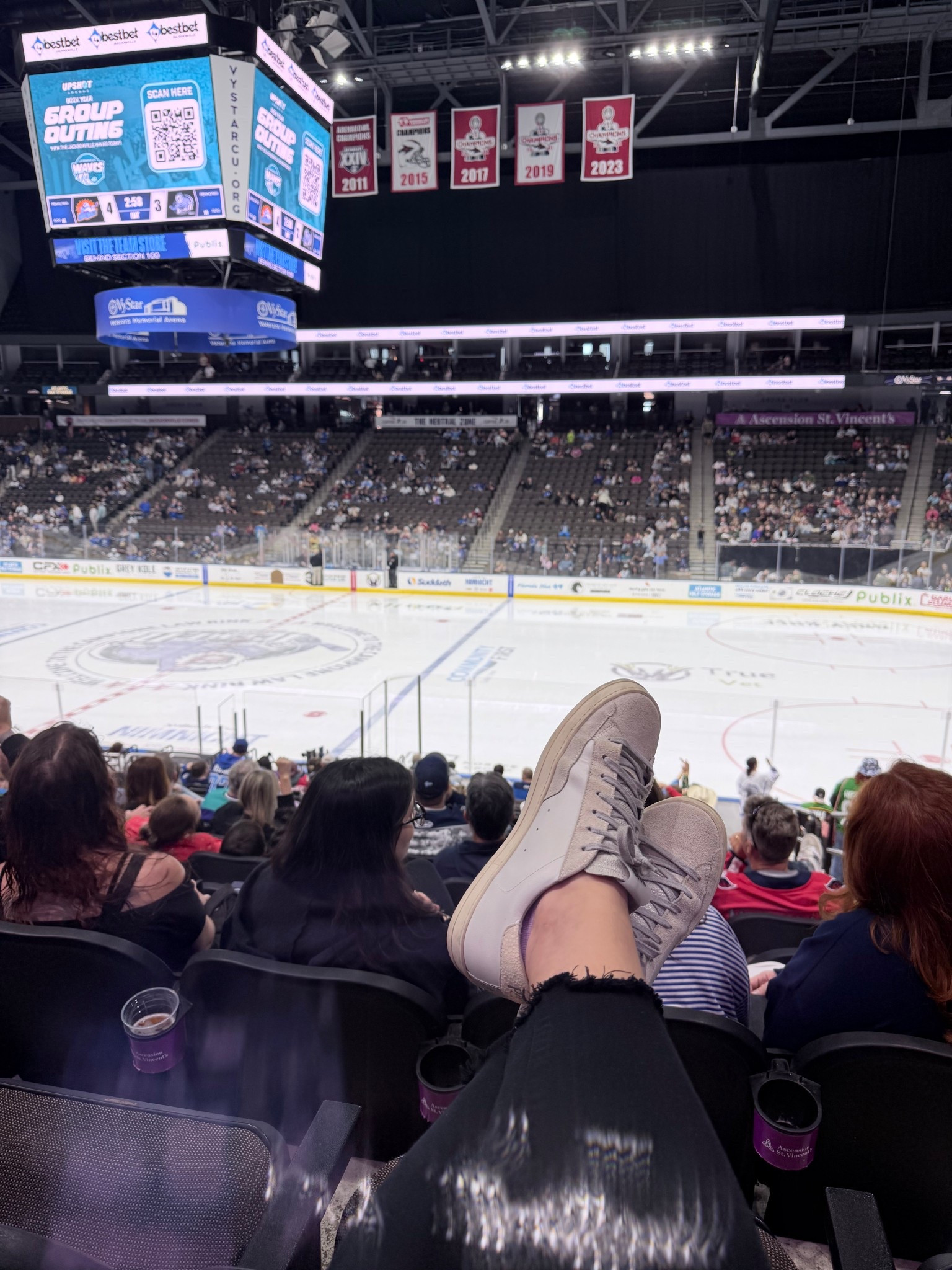 Sunday Afternoon Hockey Views!!! 

#LTKMidsize #LTKOver40 #LTKootd