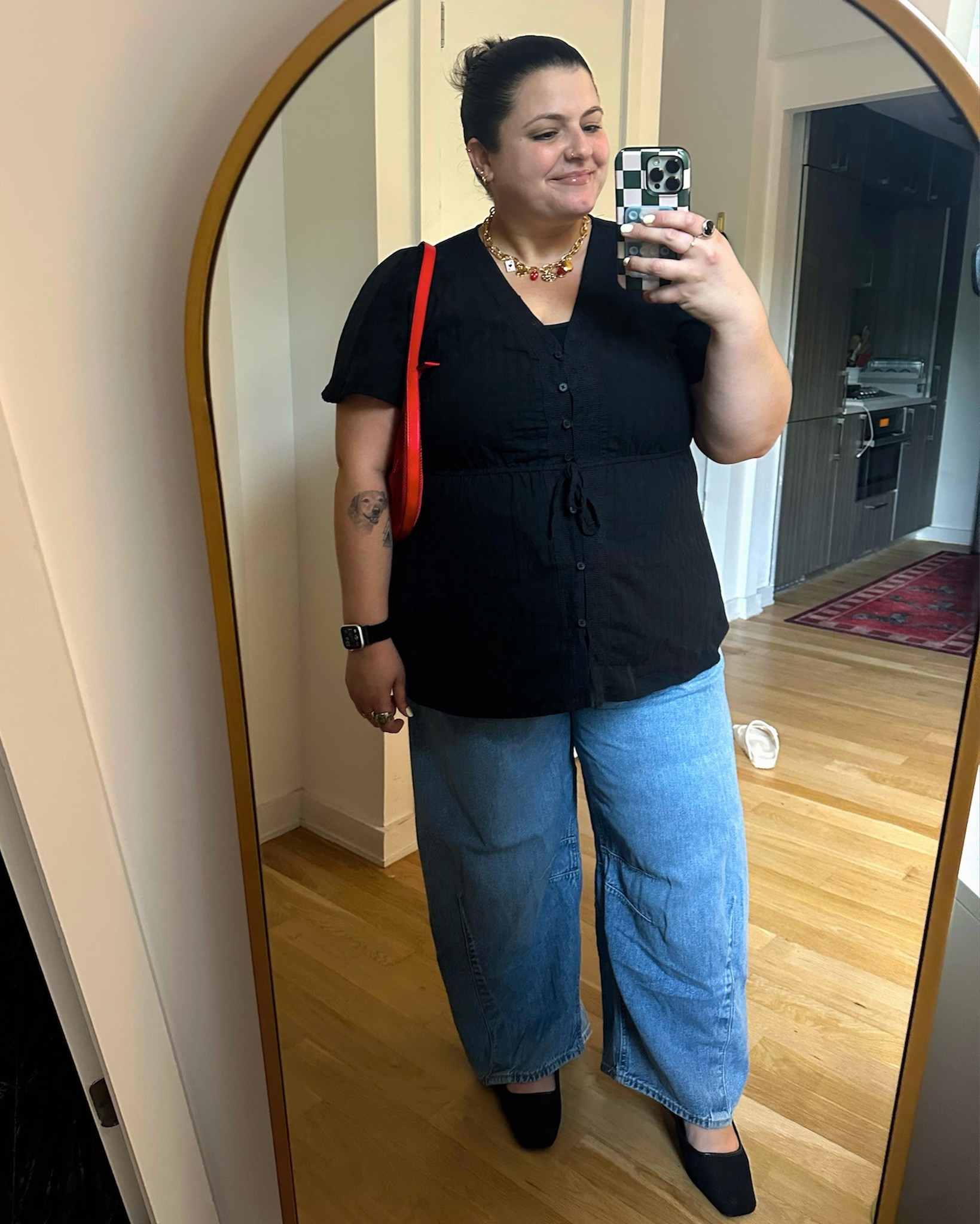 Size XXL in pants and size 2 in top! Shoes are SO comfy for walking in the city. Bag was from a boutique so no link :(  #ootn #nyc #plussize