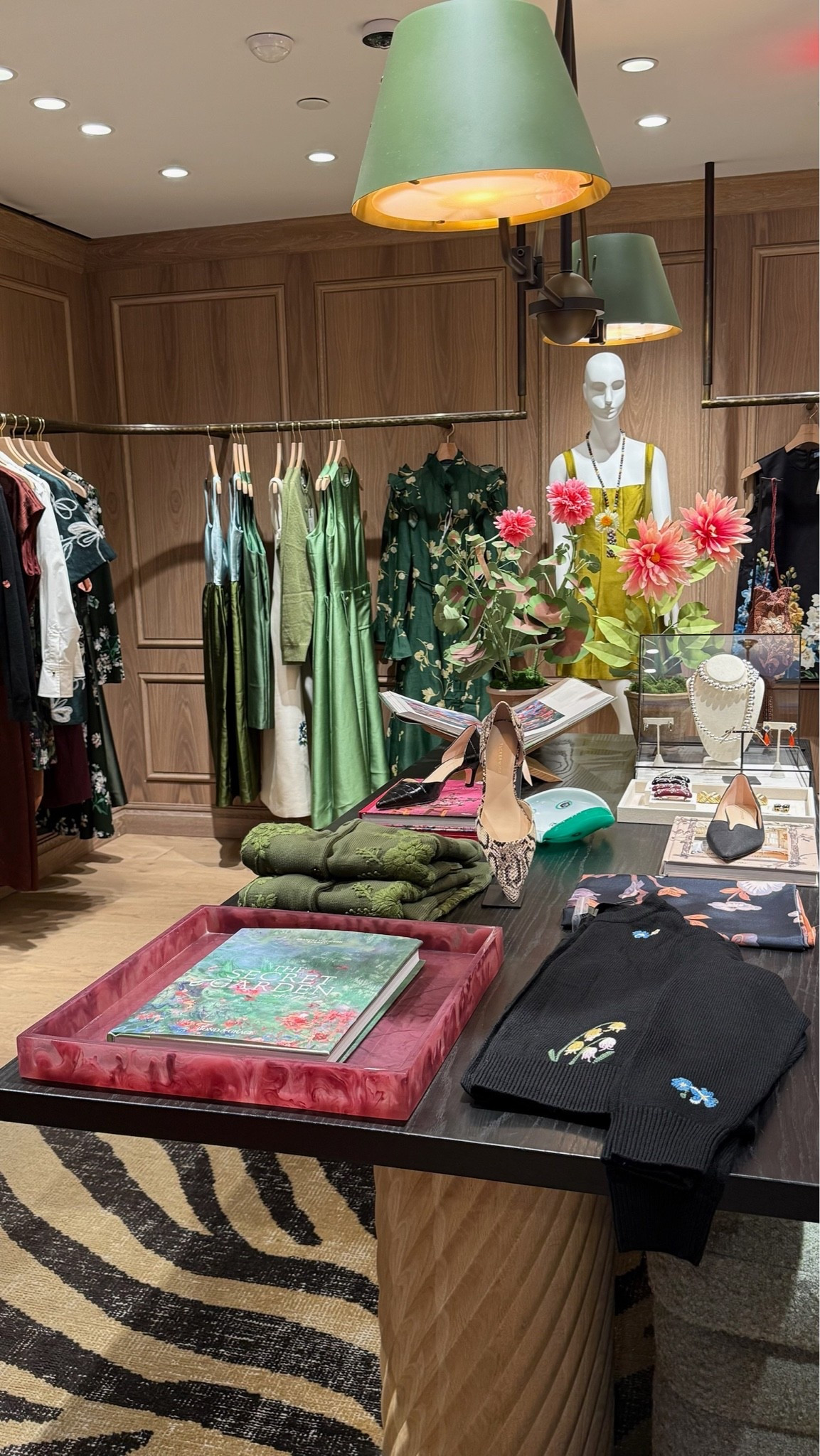 Stopped in the Tuckernuck store while in NYC and found soooo many good pieces! Linking everything I spotted below! ✨

#LTKSeasonal #LTKOver40