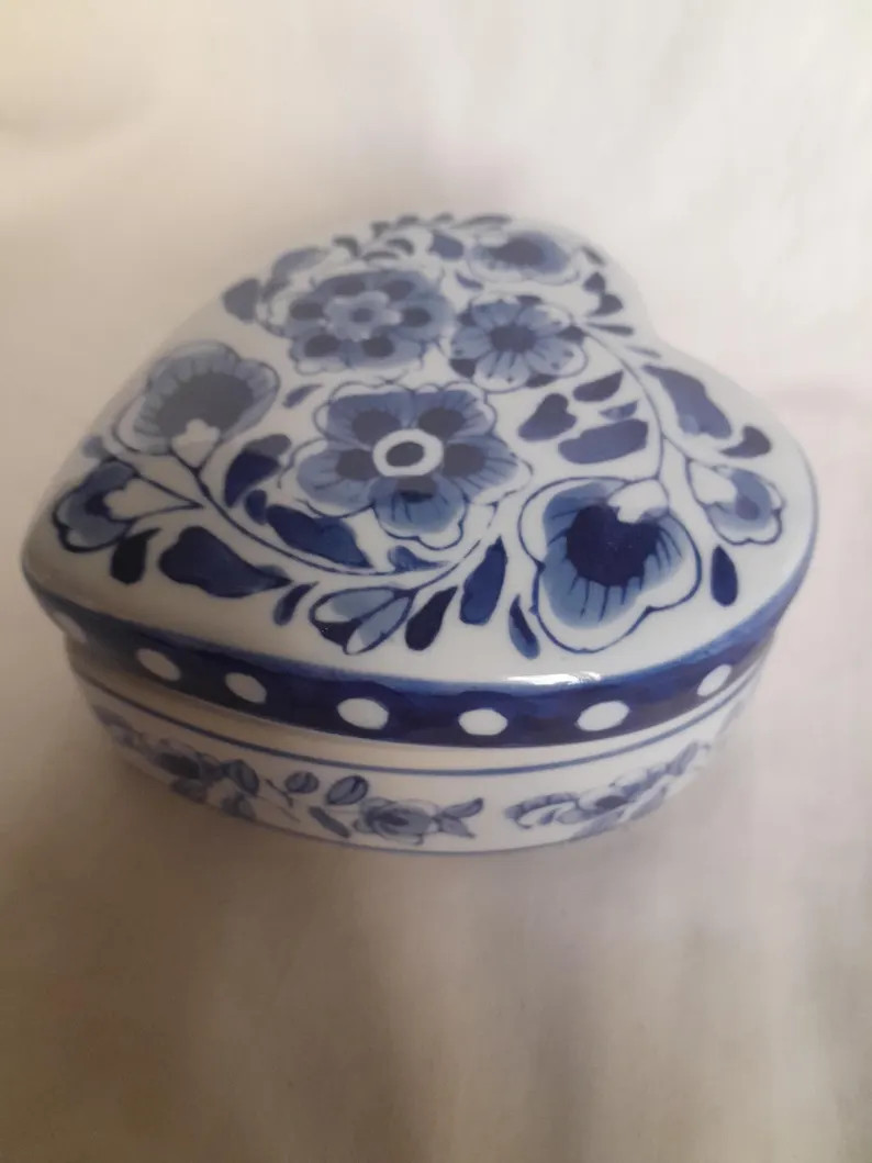 Vintage Heart Shaped Lidded Trinket Box - Etsy | Etsy (US)