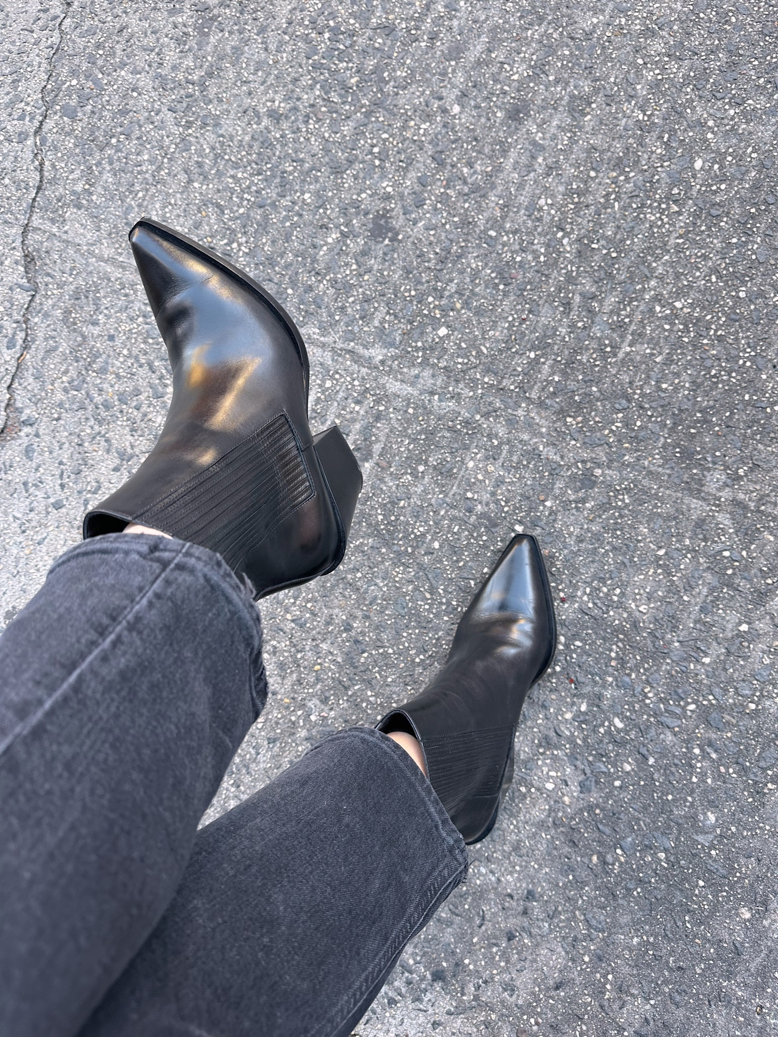 @aeyde makes great boots. Top notch quality, made in Italy, beautiful leather. I also have their chelsea boots and while pretty comfy, these are next level. 10/10. They run TTS.

#LTKshoecrush