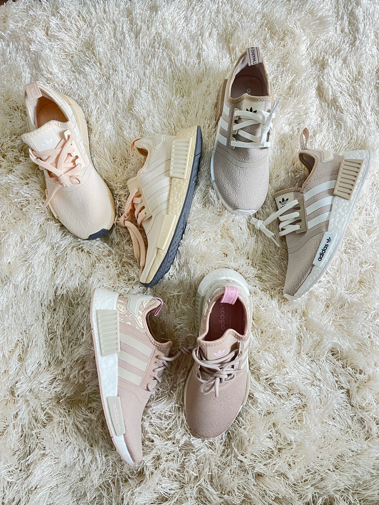 Sneakers
Adidas
Neutral sneakers


#LTKfitness #LTKsalealert #LTKshoecrush