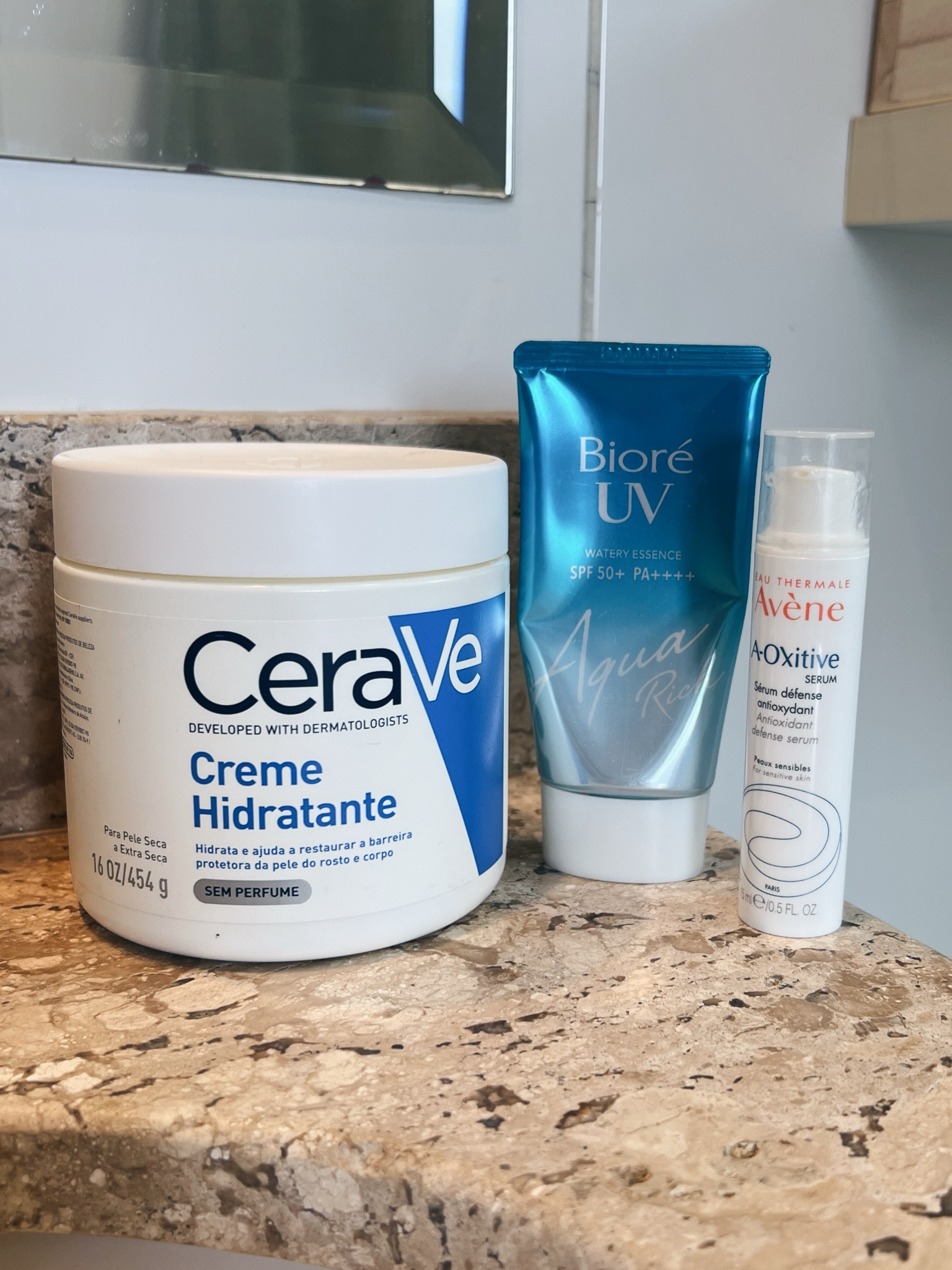 Hora de dar tchau 😔 

Produtos acabados do mês:
- CeraVe Creme Hidratante (simplesmente maravilhoso) 
- ⁠Protetor Bioré Aqua Rich (a nova versão agora vem com 70g 👀)
- ⁠A-Oxitive da Avène (aquele que não pode faltar)

#LTKbrasil #LTKbeauty