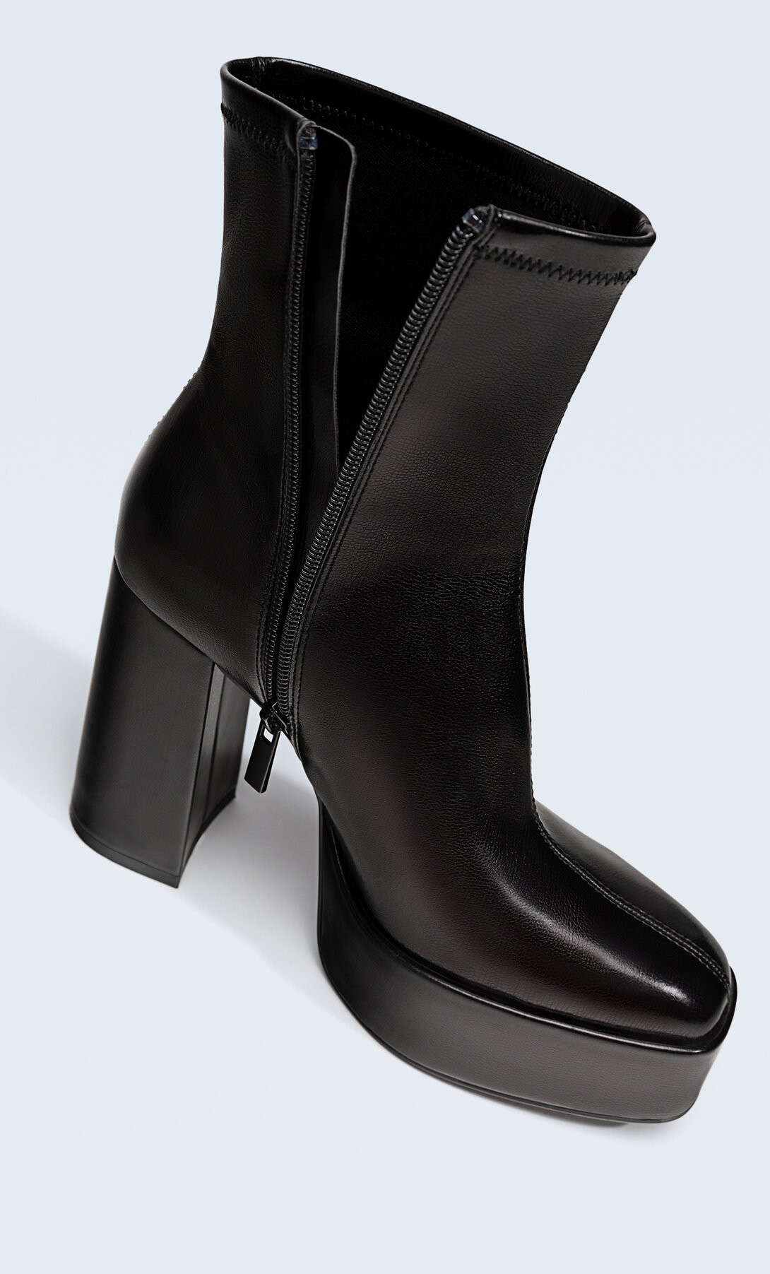 XL-Plateau-Stiefeletten mit Absatz - Mode für Damen | Stradivarius Deutschland | Stradivarius DE