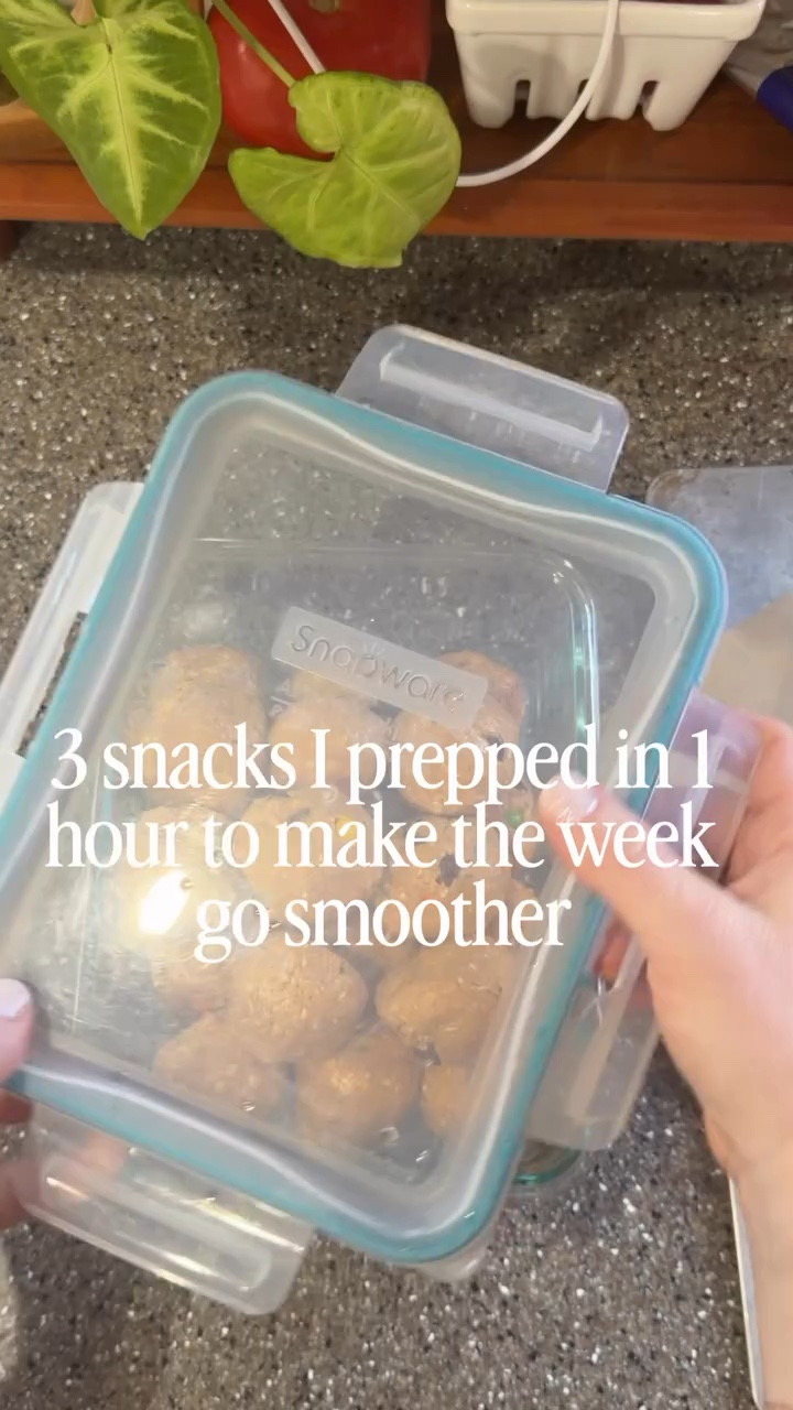 Tell me what you make when you prep for the week!?
I made pb protien bites, waffles, & pb chocolate dates which mades snacks & breakfasts easier last week. 

And if you want any of these recipes, let me know and I will add them to The Traditions Club broadcast channel  or I can send them to you 😘

#sundayreset #sundayprep #mealprep #snackprep
