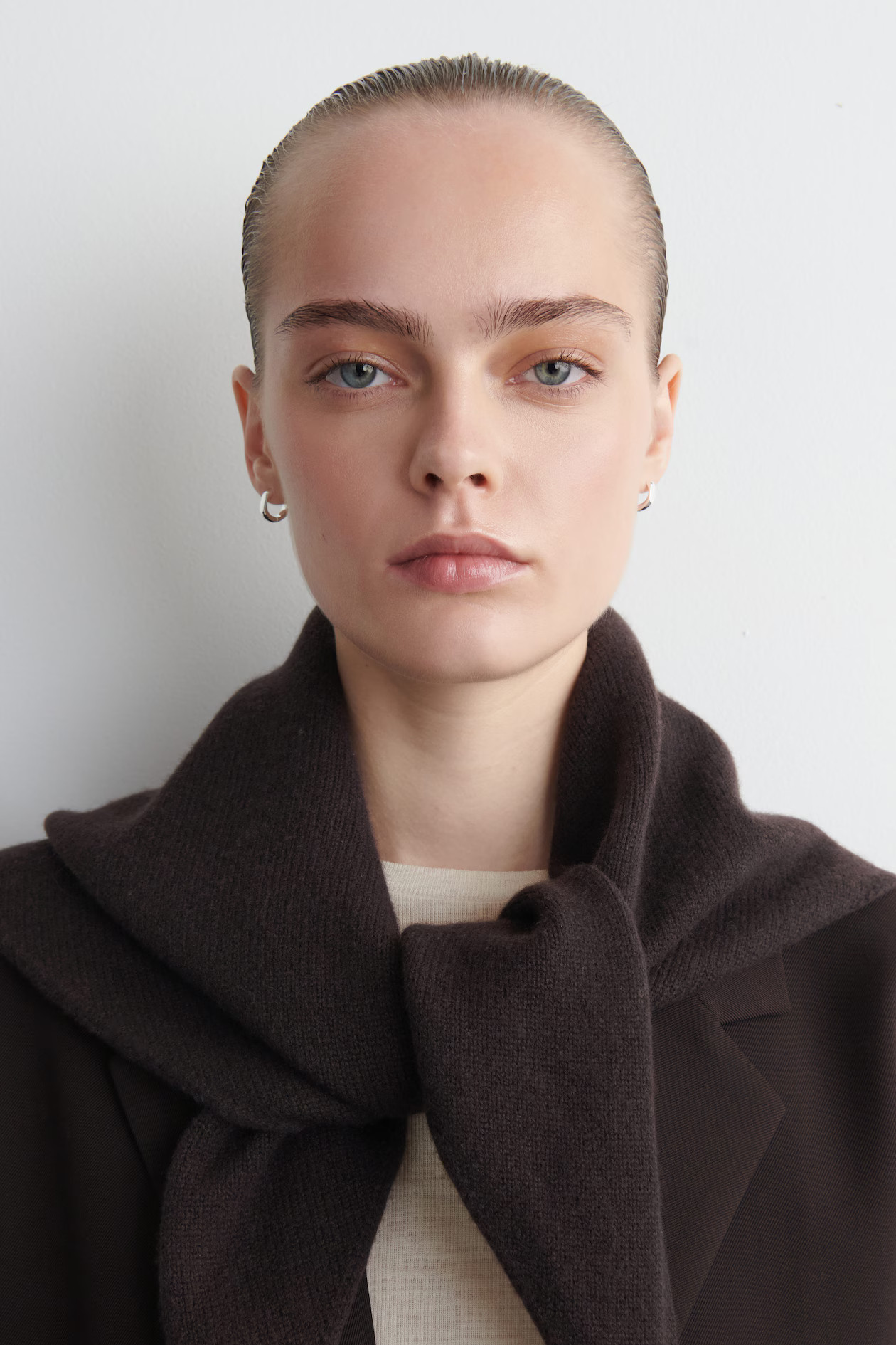 OVERSIZED WOOL TRIANGLE SCARF - DARK BROWN | COS | COS (US)