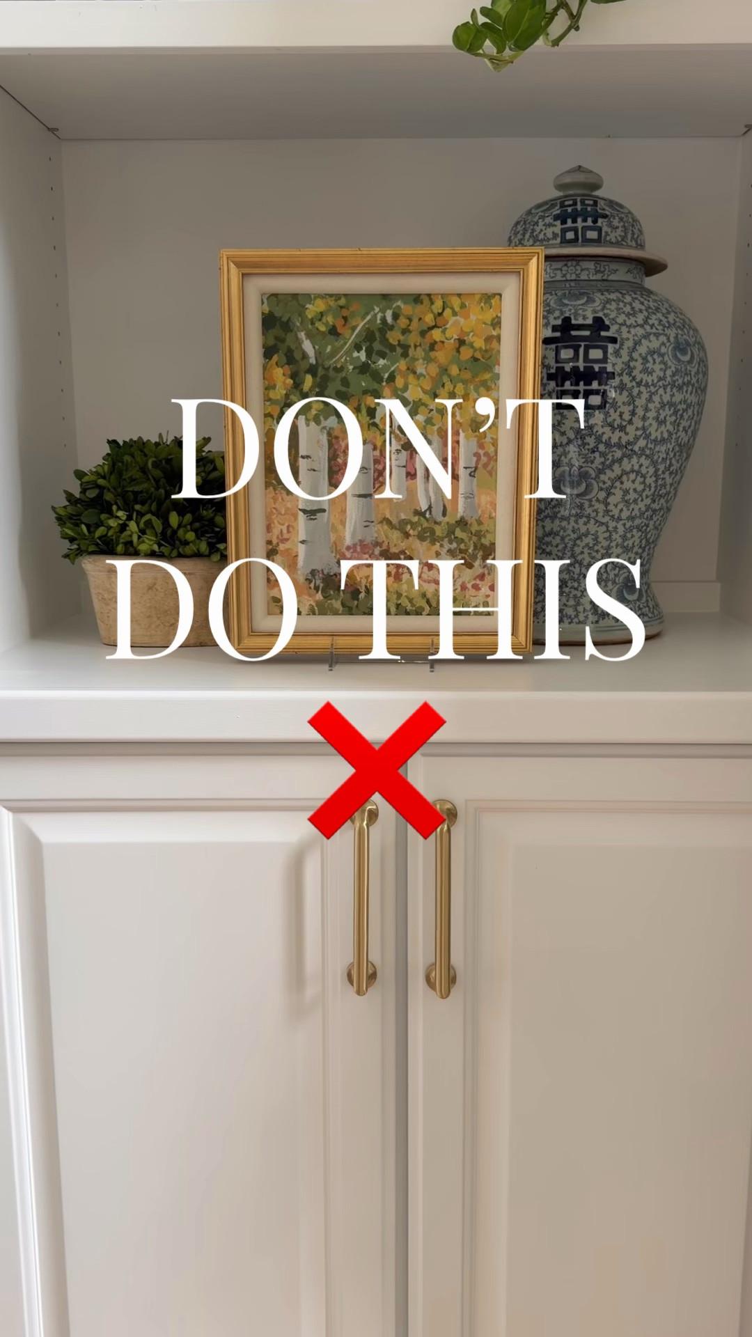 Styling bookshelves doesn’t have to be complicated! A few simple changes can make your shelves feel collected, balanced and beautifully styled. 💙

I finally put all of my favorite bookshelf styling tips into a blog post!

Visit Southernmtngirl.com for the blog post and this for the next time you’re ready to refresh your shelves!