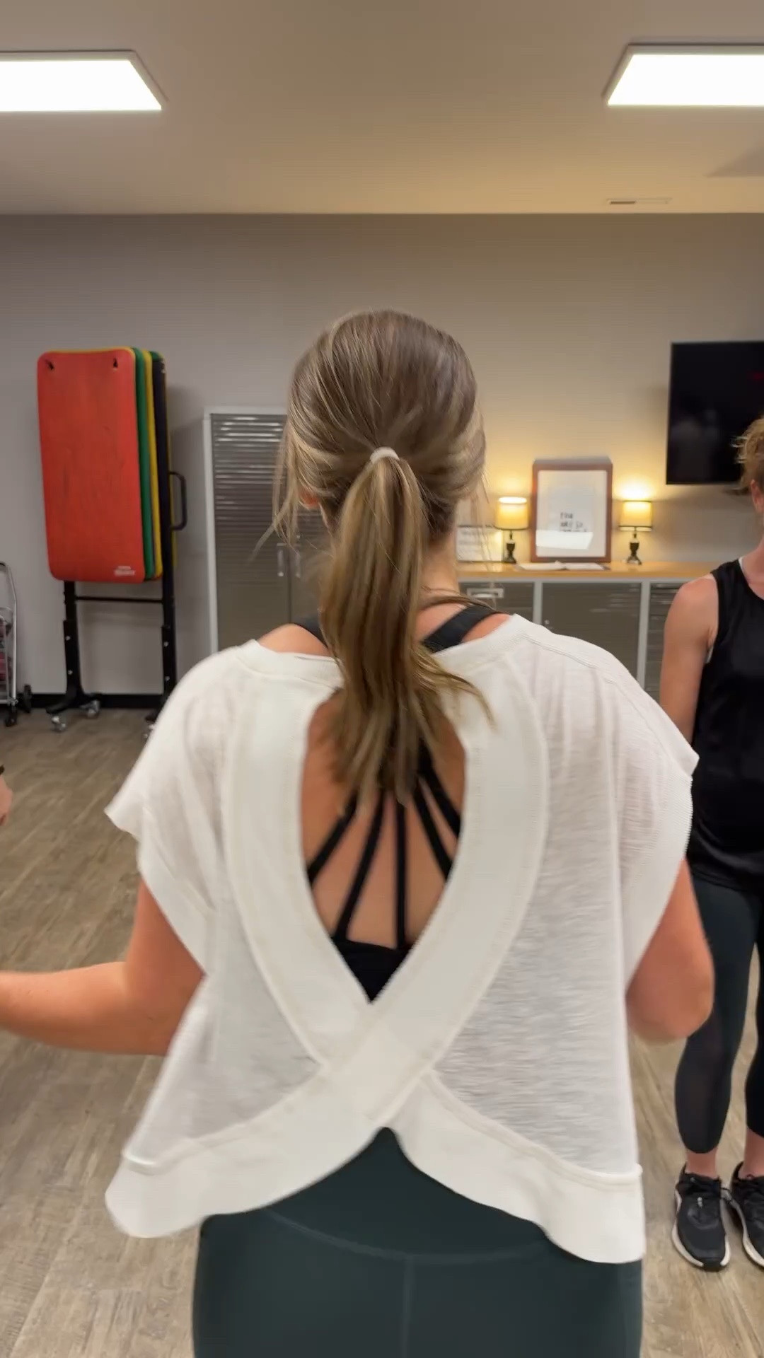 Doing the viral dance to Babydoll by Jamie Miller! So much fun doing this with my *babydolls* in workout class! Linking up my favorite yoga pants and flowy workout top from @freepeople and strappy sports bra! Love this open back top from FP movement. 

Dance cardio class, fitness clothes, workout clothes