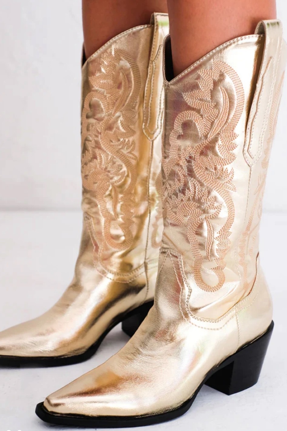 NEW BILLINI GOLD METALLIC BOOTS #mumu #cowgirl #nashville #gameday #country

#LTKSeasonal #LTKstyletip #LTKshoecrush