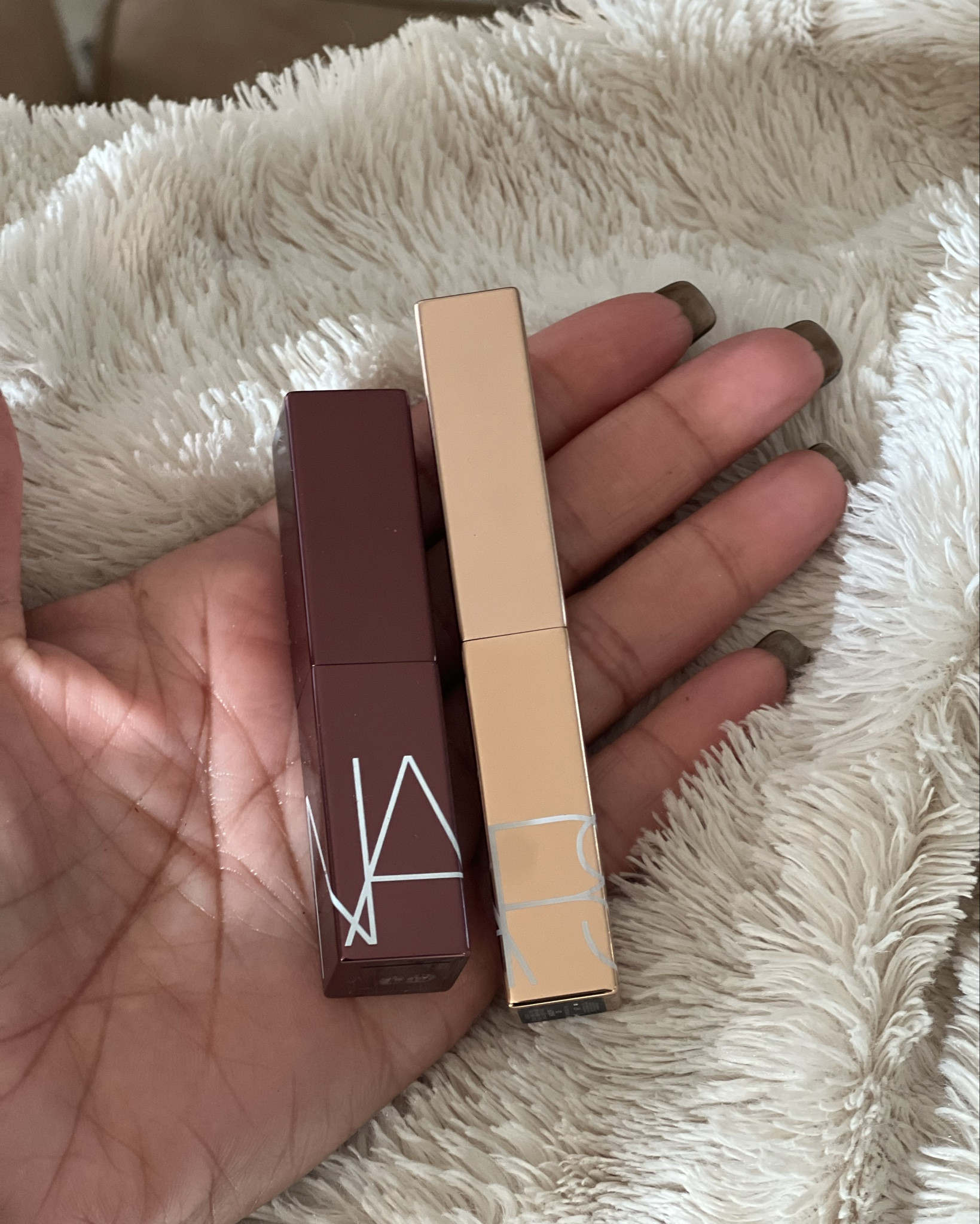 My newest obsession! NARS hydrating lip balm . Fall beauty 💋


#LTKGiftGuide #LTKStyleTip #LTKBeauty