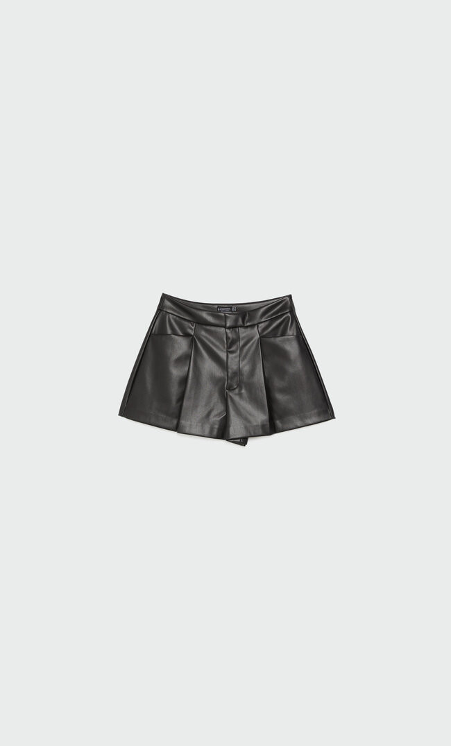 Faux leather shorts | Stradivarius (UK)