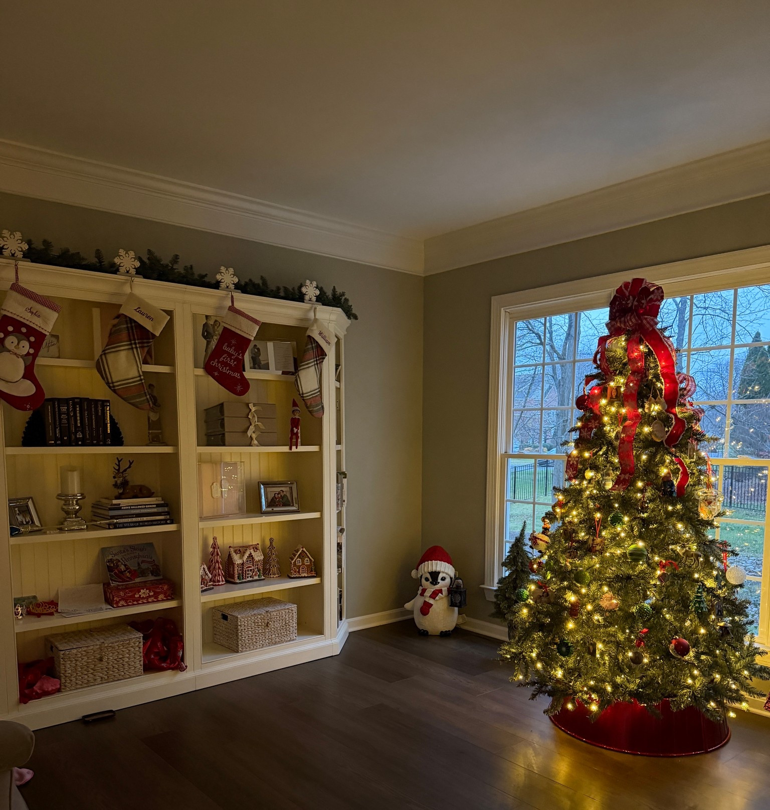 King of Christmas just makes this space! 

#LTKHoliday #LTKHome #LTKSeasonal