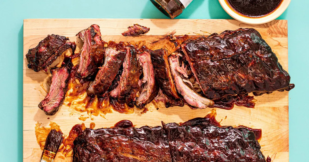 BBQ Monthly Food Subscription Box | Goldbelly | Goldbelly