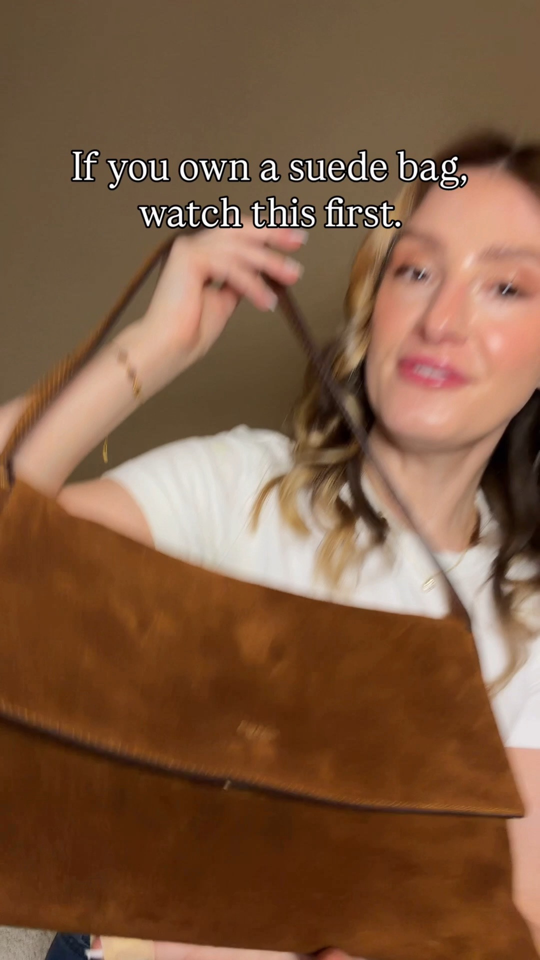 If you just got the Coach Chelsea 36 suede bag, don’t skip this step. 👏 I protected mine with a suede protector spray before carrying it, and I’m so glad I did.

Here’s exactly what I did:
✨ Brushed the suede first
✨ Applied 1 light coat
✨ Let it dry for a few minutes
✨ Brushed it again
✨ Applied 2 more thin coats
✨ Let it dry overnight, moving the flap so every area could fully dry

While the spray is wet, the suede looks much darker and the smell is pretty strong—but don’t panic! Once it’s completely dry, the color goes right back to normal and the smell disappears.

The best part? I splashed water on the bag afterward, and it beaded right up instead of soaking into the suede. 🙌

Have you protected your suede bags yet, or are you taking the risk? 👀

#CoachChelsea36 #CoachChelsea #CoachBag #CoachBags #SuedeBag