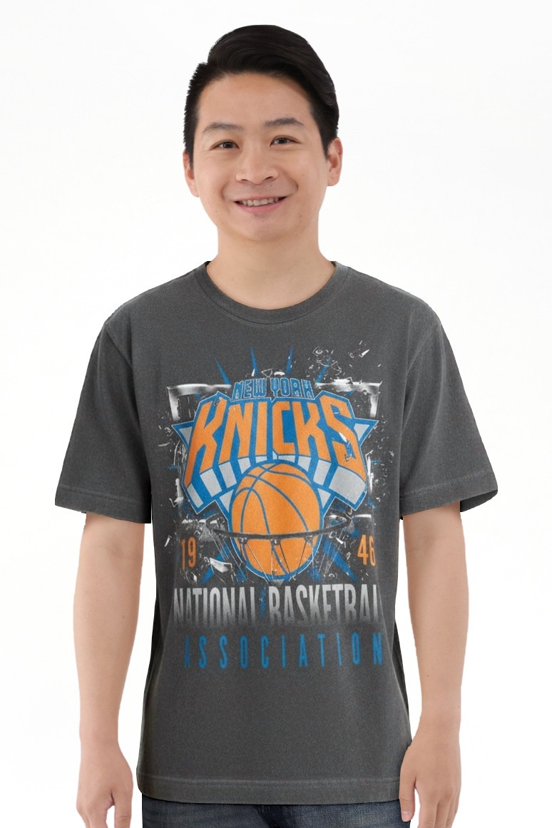 NBA New York Knicks Boxy Fit Mineral Wash Graphic Tee Shirt, Men's Sizes XS-4XLT | Walmart (US)