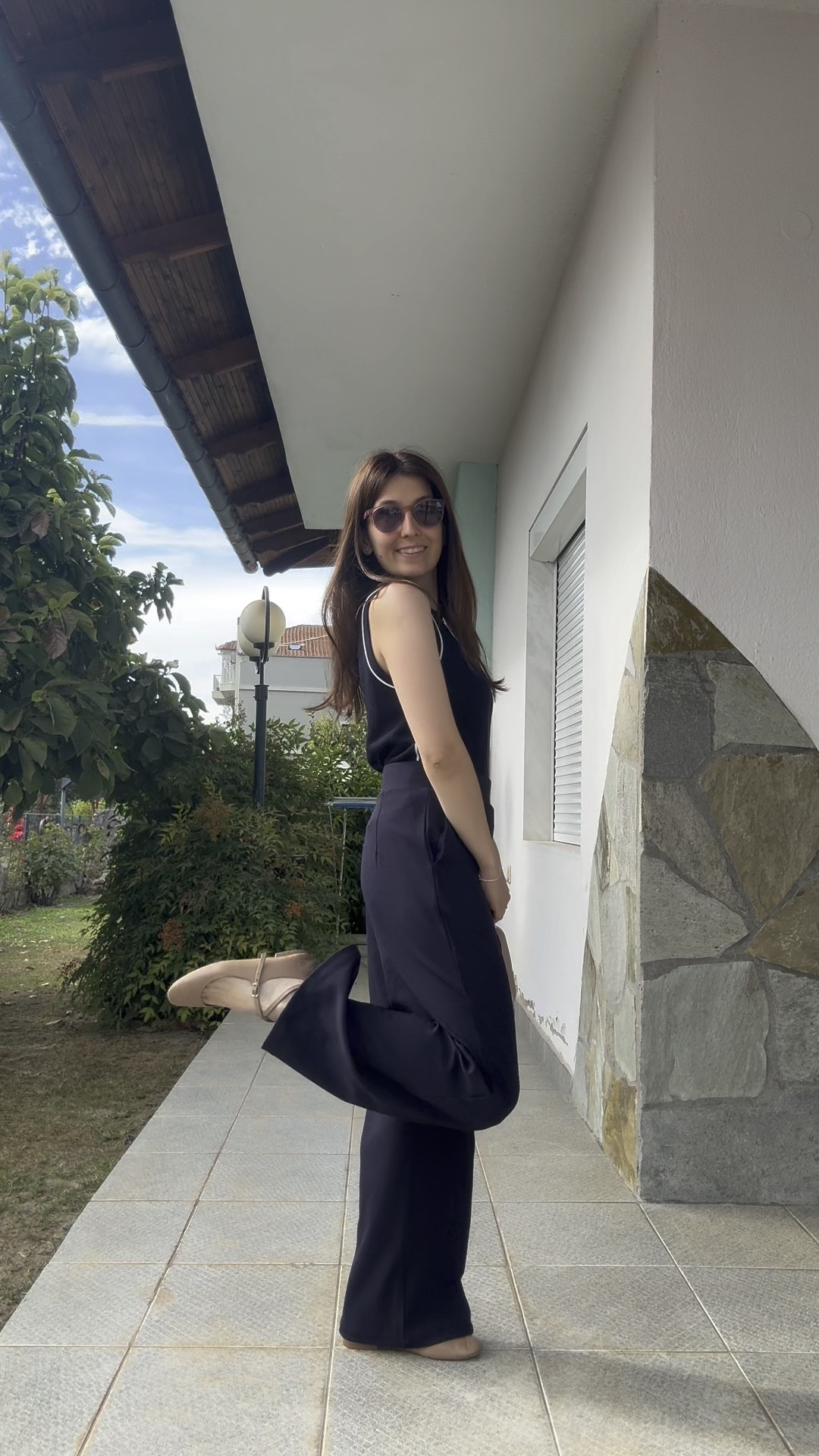 Total navy blue outfit with pink and beige details on the shoes and bag. One of my favourite outfits I wore in Greece 😍

#LTKeurope #LTKautumn #LTKtravel