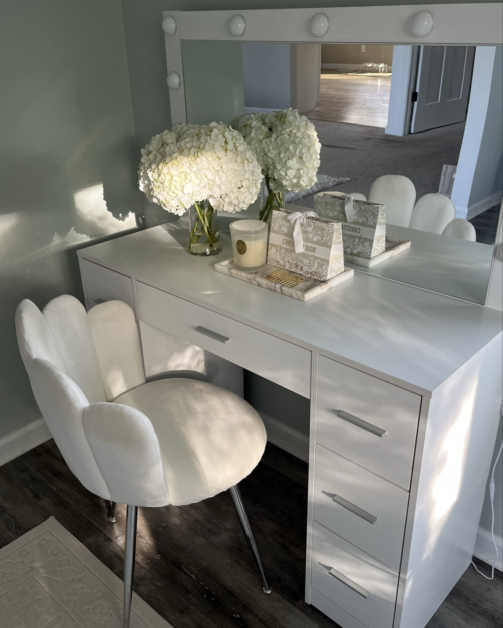 Amazon prime day favorites: my makeup vanity 🤍

Amazon prime, prime day deals, sale alert, Amazon home, home decor, home finds, makeup vanity, beauty organization, beauty room

#LTKSaleAlert #LTKHome