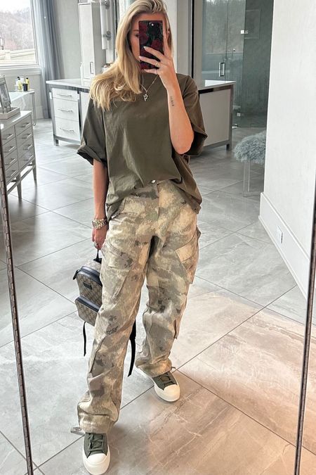 Yesterdays outfit 💚⚡️ These pants are Maniēre De Voir but I linked some of my other favorites. 

camo l camo pant l green outfit l green top l sneakers