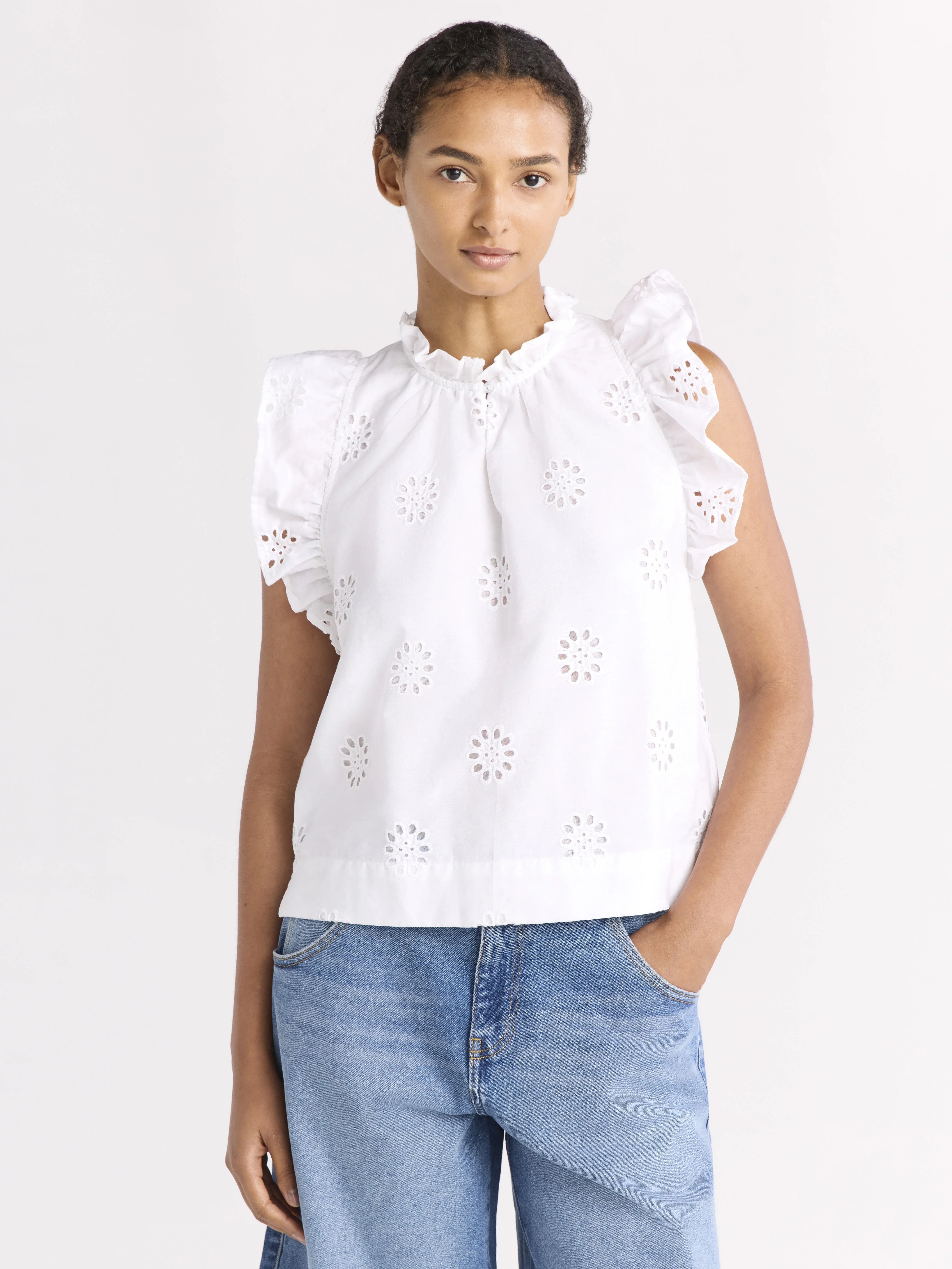 Free Assembly Women's Cotton Eyelet Top with Flutter Sleeves, Sizes XS-XXL | Walmart (US)