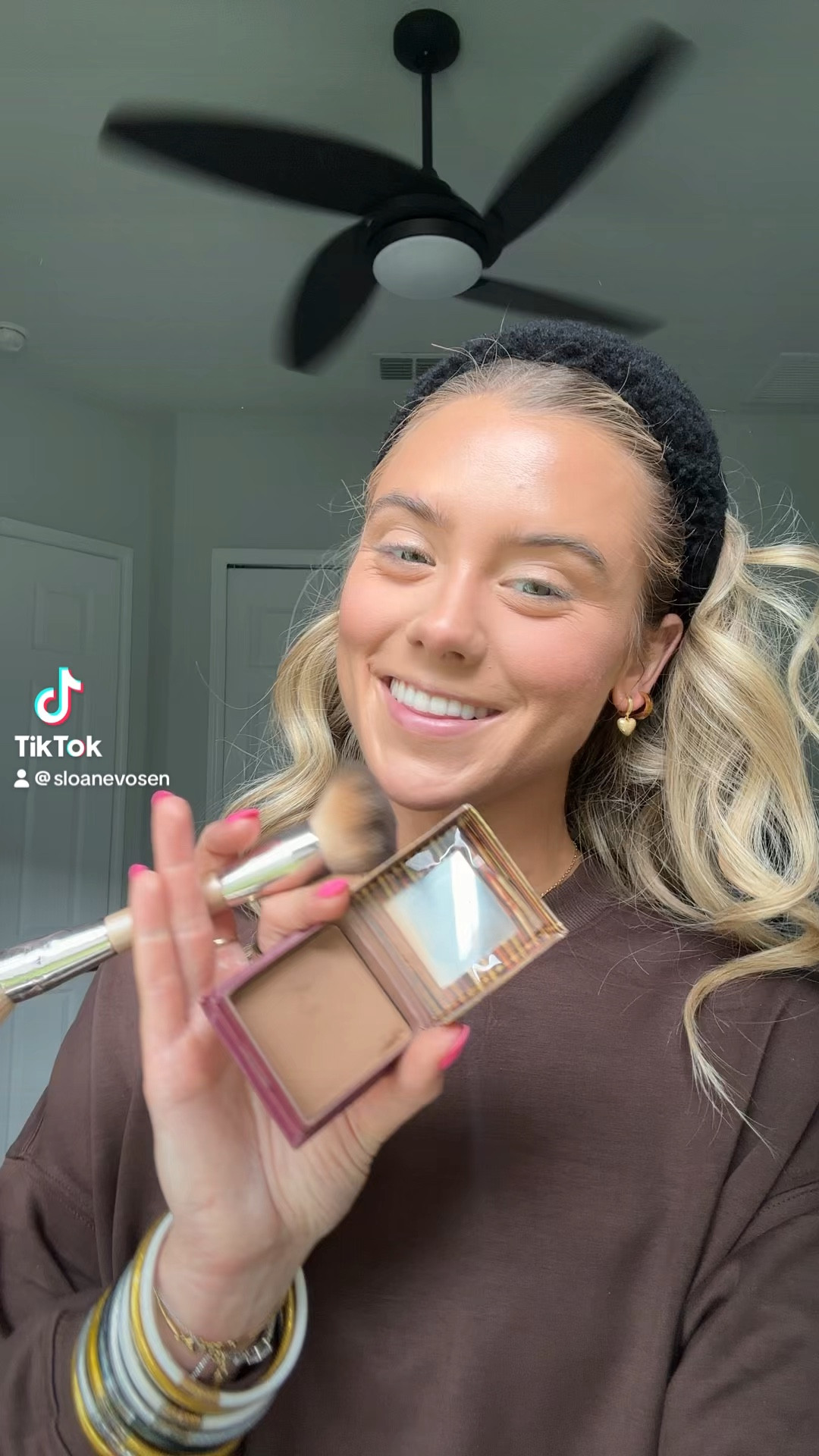 think of it as an all in one product that also makes you look tan haha an eyeshadow, bronzer, eye liner, contour 🤞🫶 luvvvvv and shes a fan fave so you know it’s good. 

#benefitcosmetics #hoolabronzer #bronzer #bronzertutorial #bronzertips #bronzerhack #fyp #benefitcosmeticsbronzer #tiktokshop #tiktokshopbeauty #starbeauty #ttsacl #tiktokshopvalentinesday #contour #contourtutorial #contouringhacks #nosecontourtutorial #nosecontour #nosecontourhack #bronzereyeshadowlook #powderbronzer #makeup #grwm 

#LTKVideo #LTKBeauty #LTKFindsUnder50